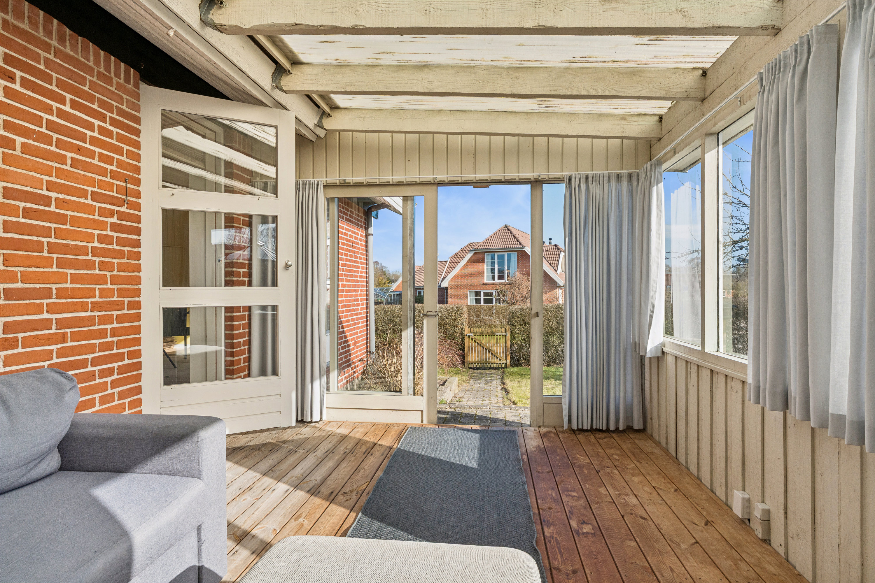 Fremhævet stue billede i fuldskærmstilstand. Billede af Gartnervangen 12B, 9240 Nibe