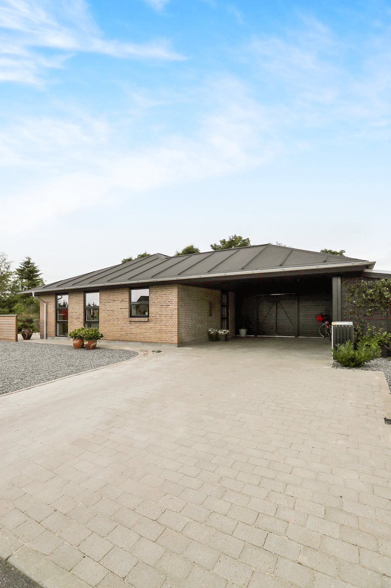 Fremhævet ejendommen billede i fuldskærmstilstand. Billede af Tennisskoven 4, 9320 Hjallerup