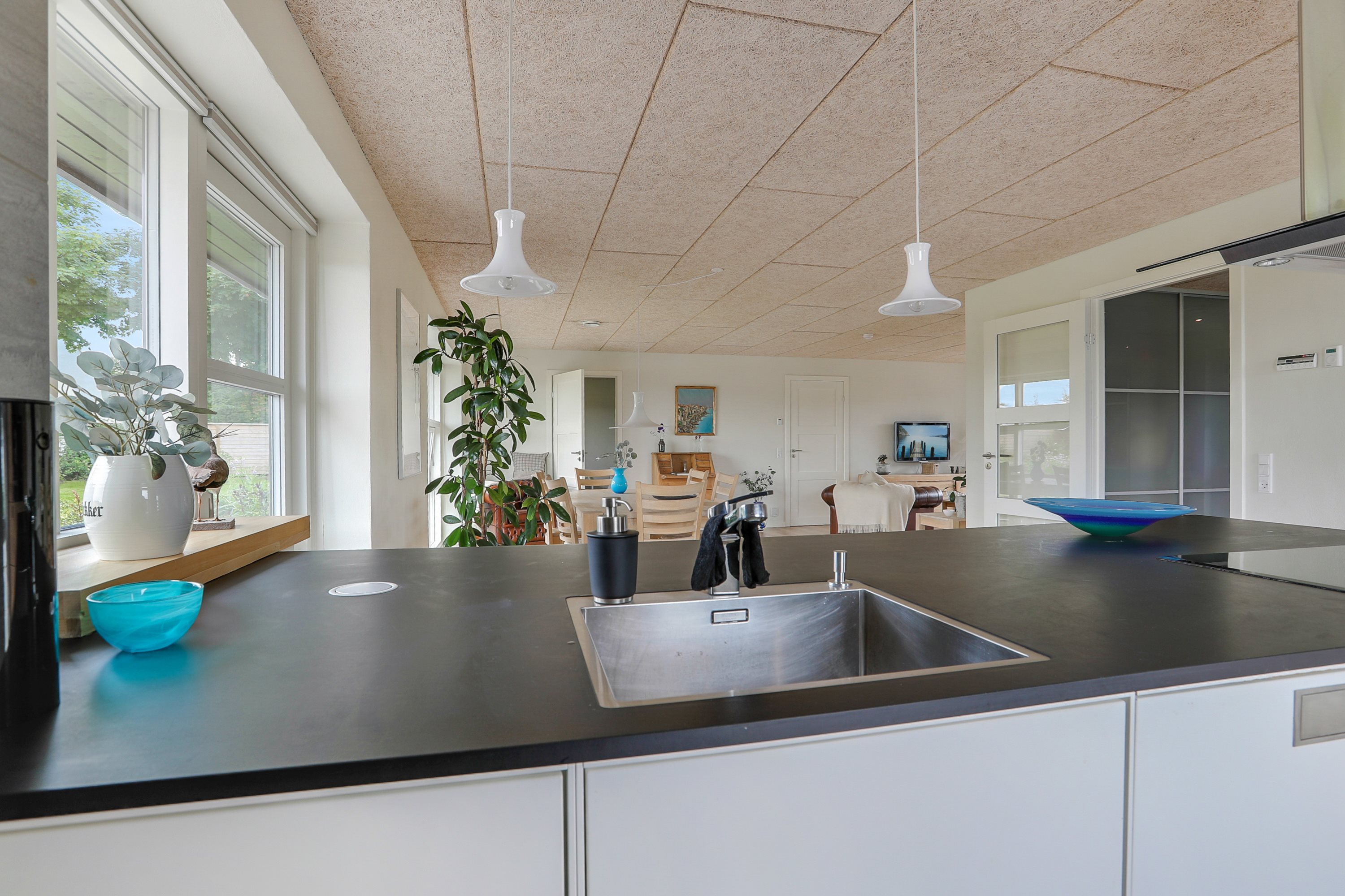 Fremhævet køkken billede i fuldskærmstilstand. Billede af Tennisskoven 4, 9320 Hjallerup