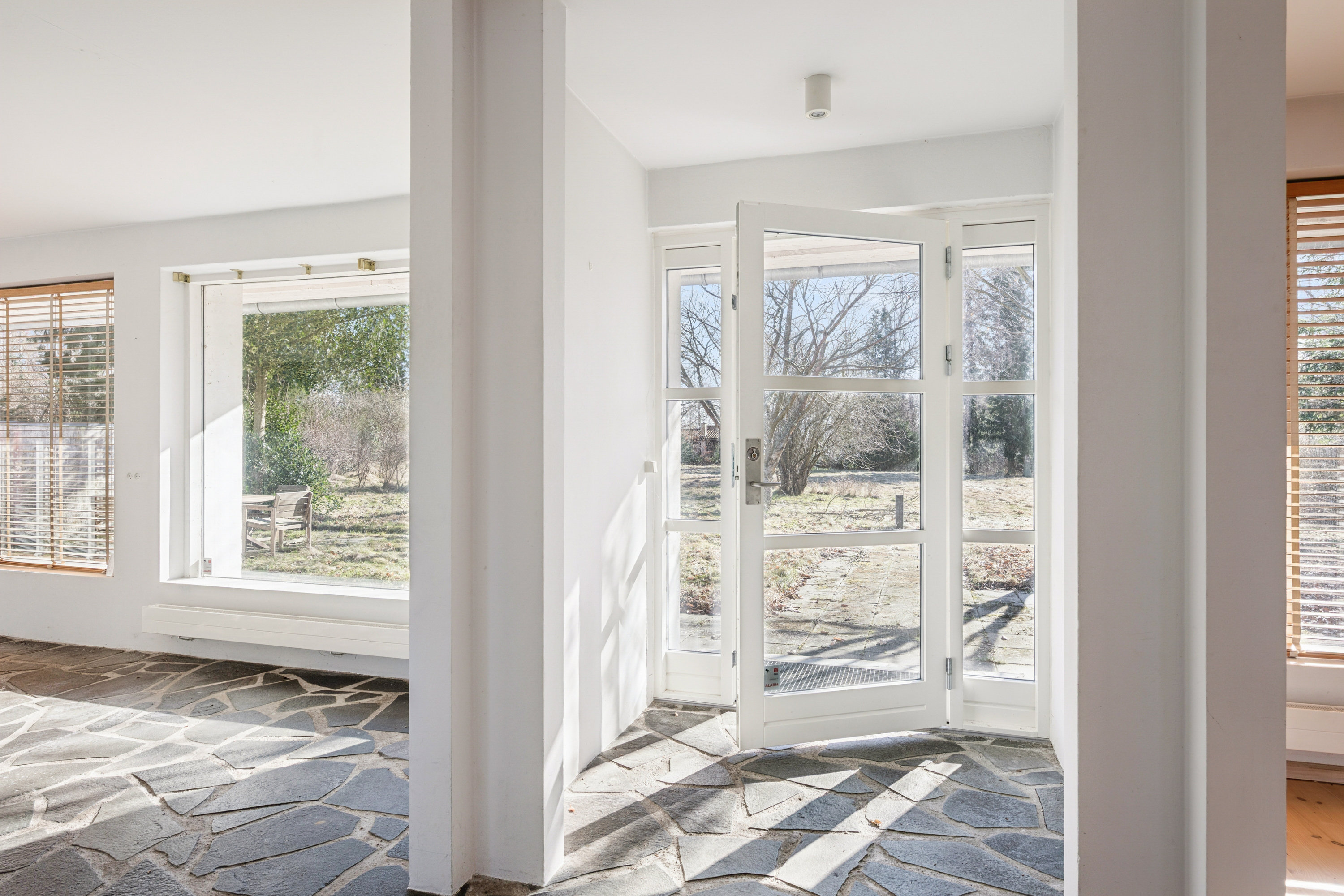 Fremhævet udestue billede i fuldskærmstilstand. Billede af Hulvej 10A, B og C, 8400 Ebeltoft