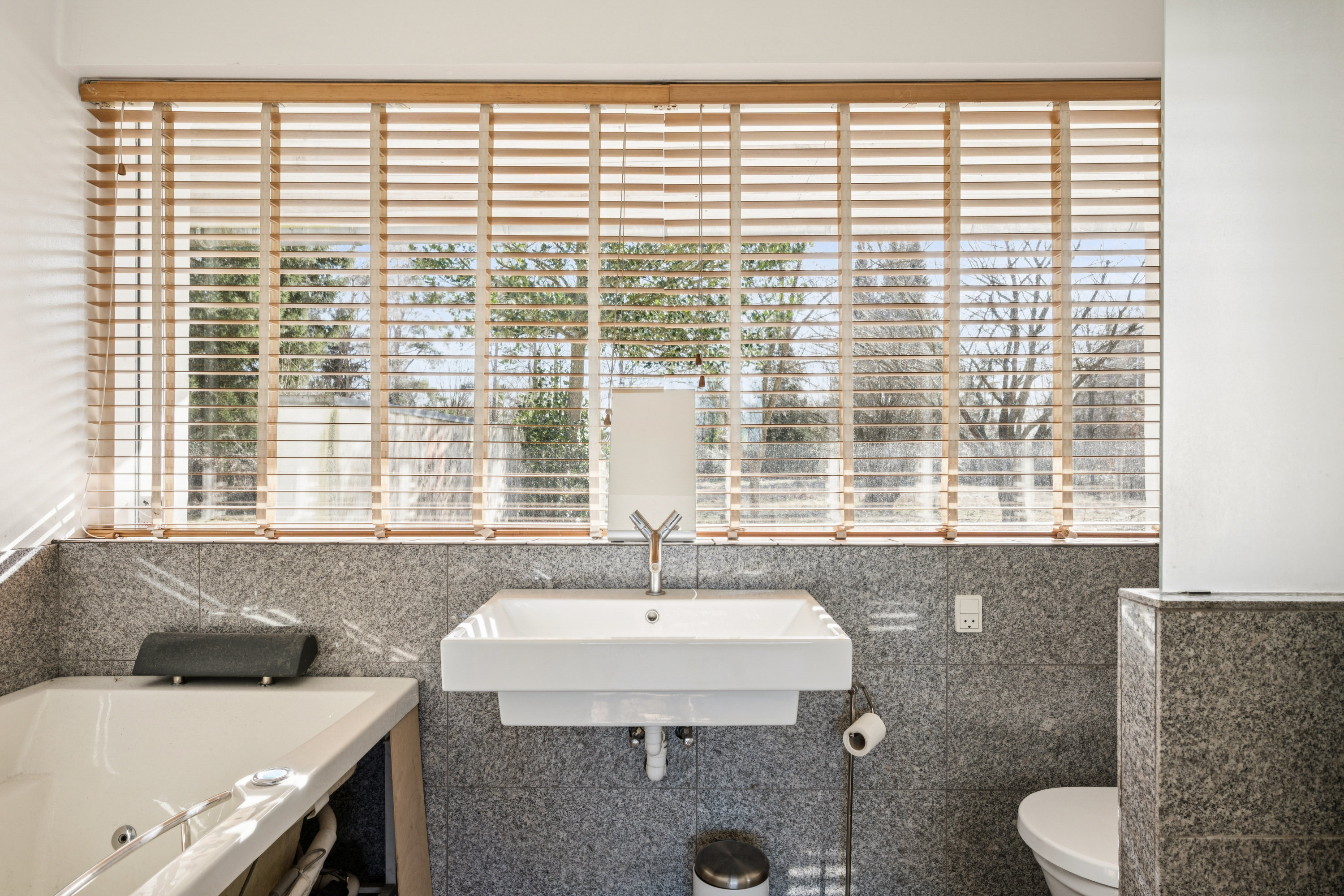 Fremhævet badeværelse billede i fuldskærmstilstand. Billede af Hulvej 10A, B og C, 8400 Ebeltoft