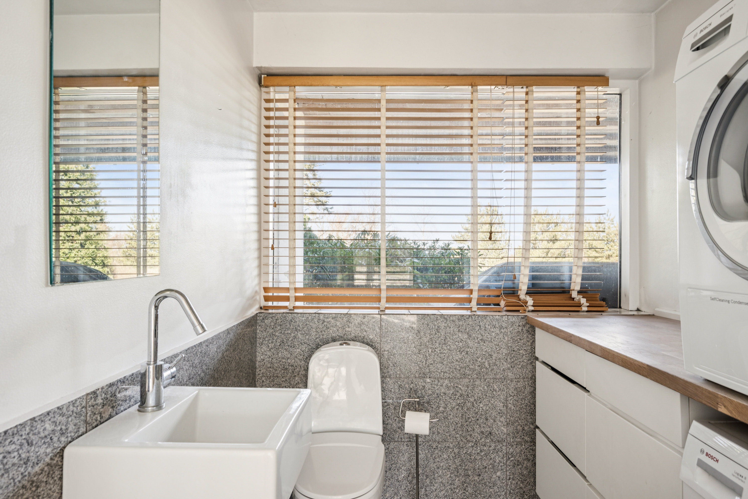 Fremhævet badeværelse billede i fuldskærmstilstand. Billede af Hulvej 10A, B og C, 8400 Ebeltoft