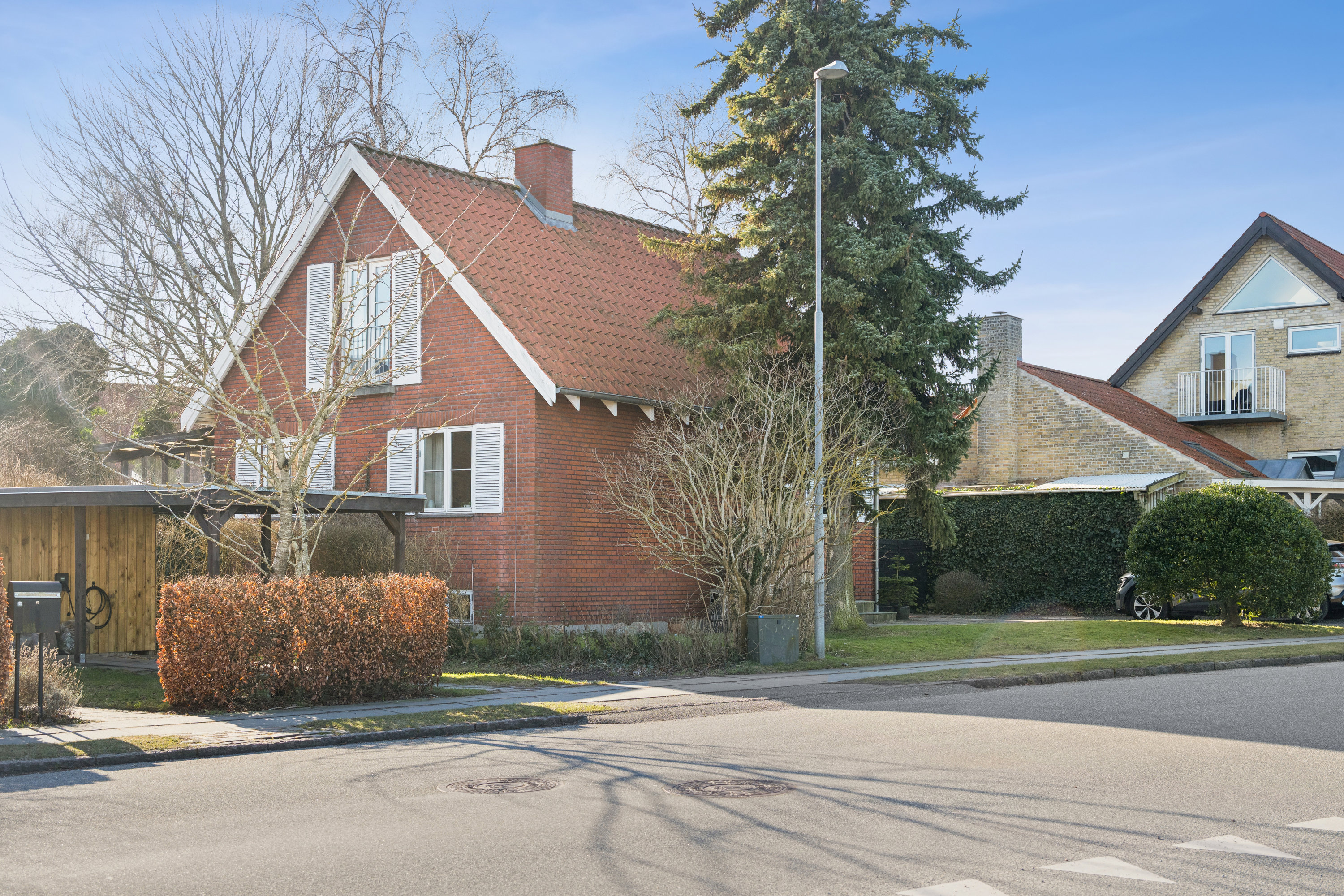 Fremhævet andet billede i fuldskærmstilstand. Billede af Solbakken 33, 8240 Risskov