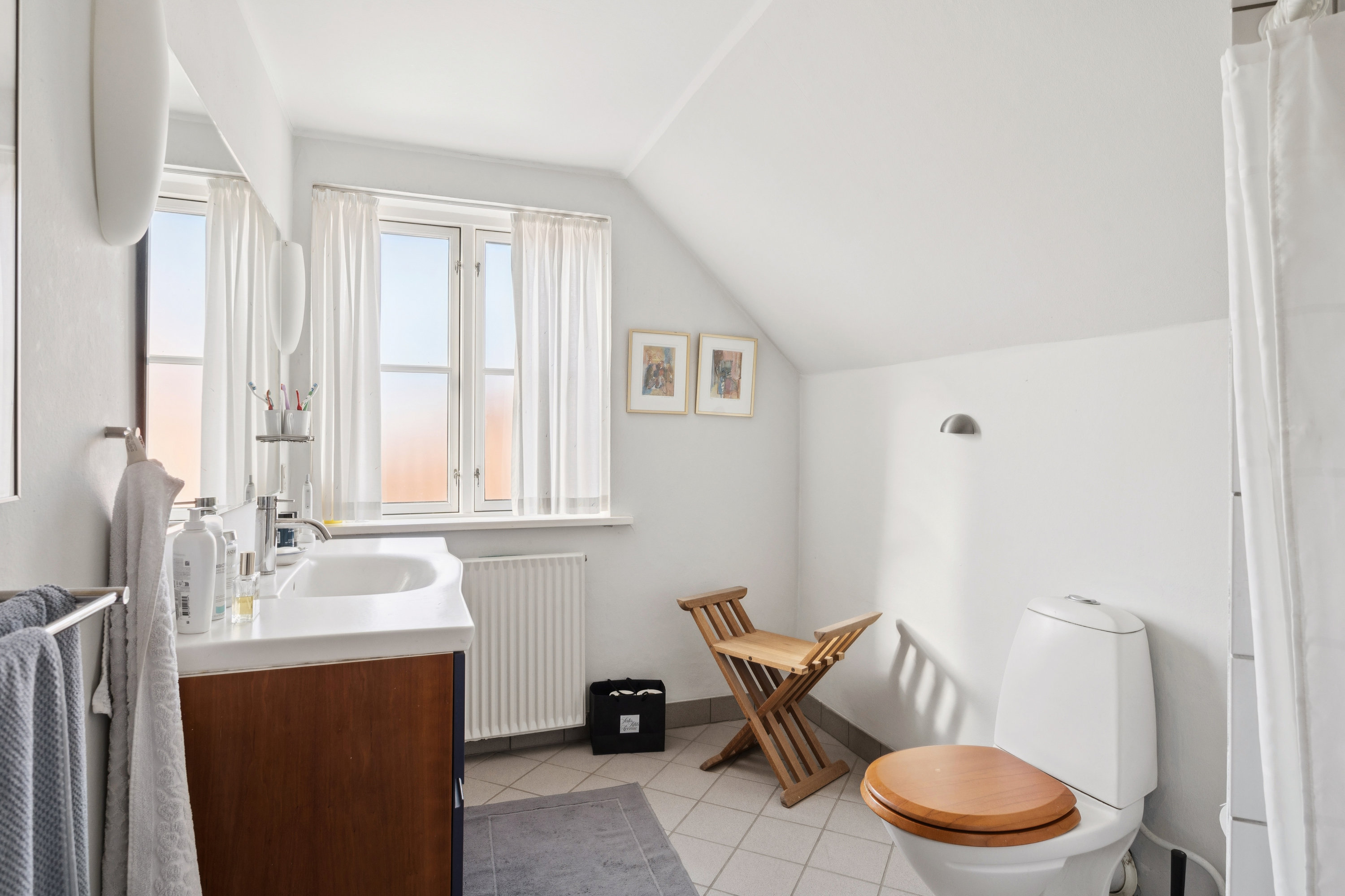 Fremhævet badeværelse billede i fuldskærmstilstand. Billede af Solbakken 33, 8240 Risskov