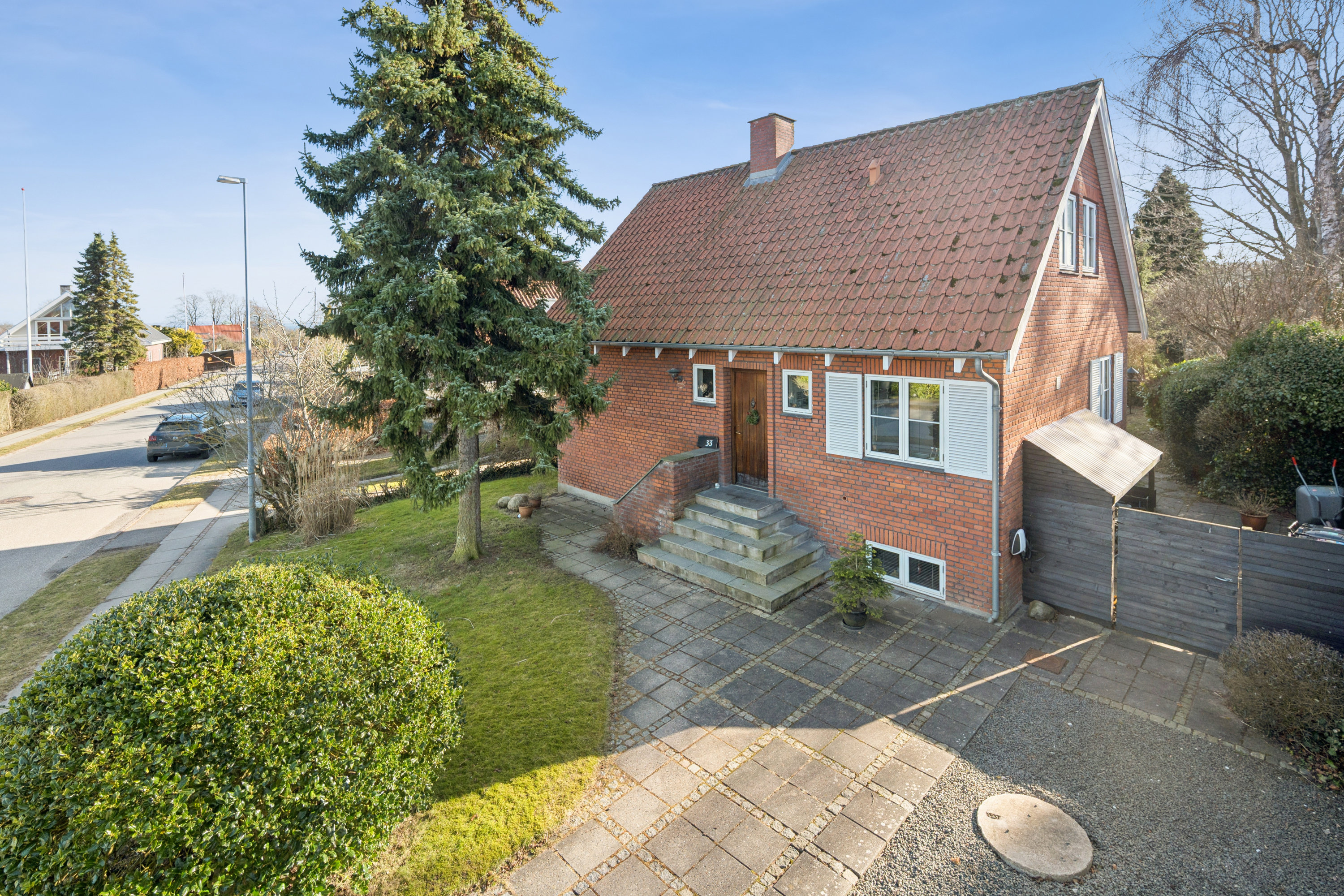 Fremhævet andet billede i fuldskærmstilstand. Billede af Solbakken 33, 8240 Risskov