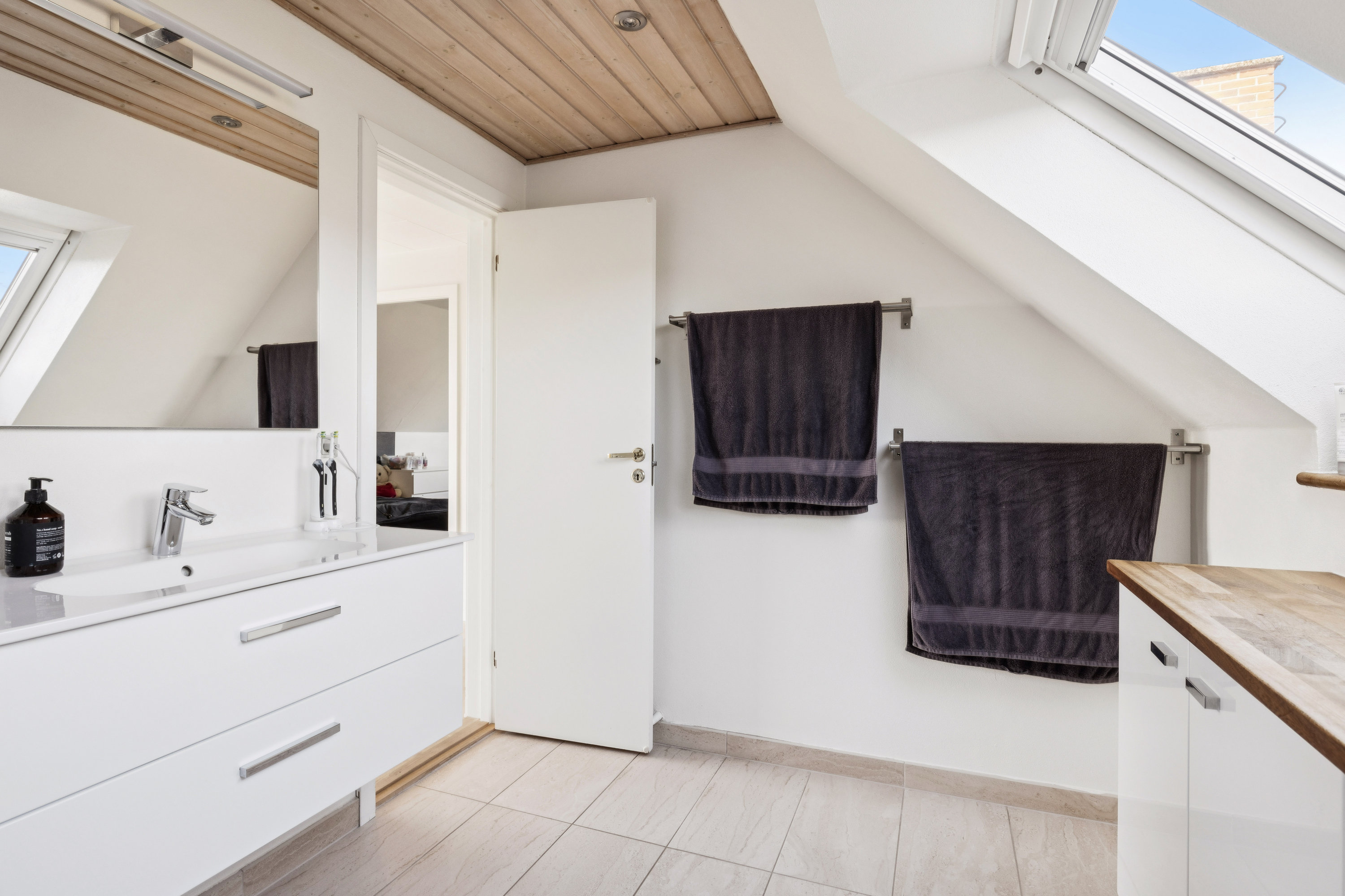 Fremhævet værelse billede i fuldskærmstilstand. Billede af Tjurvej 6, 8410 Rønde