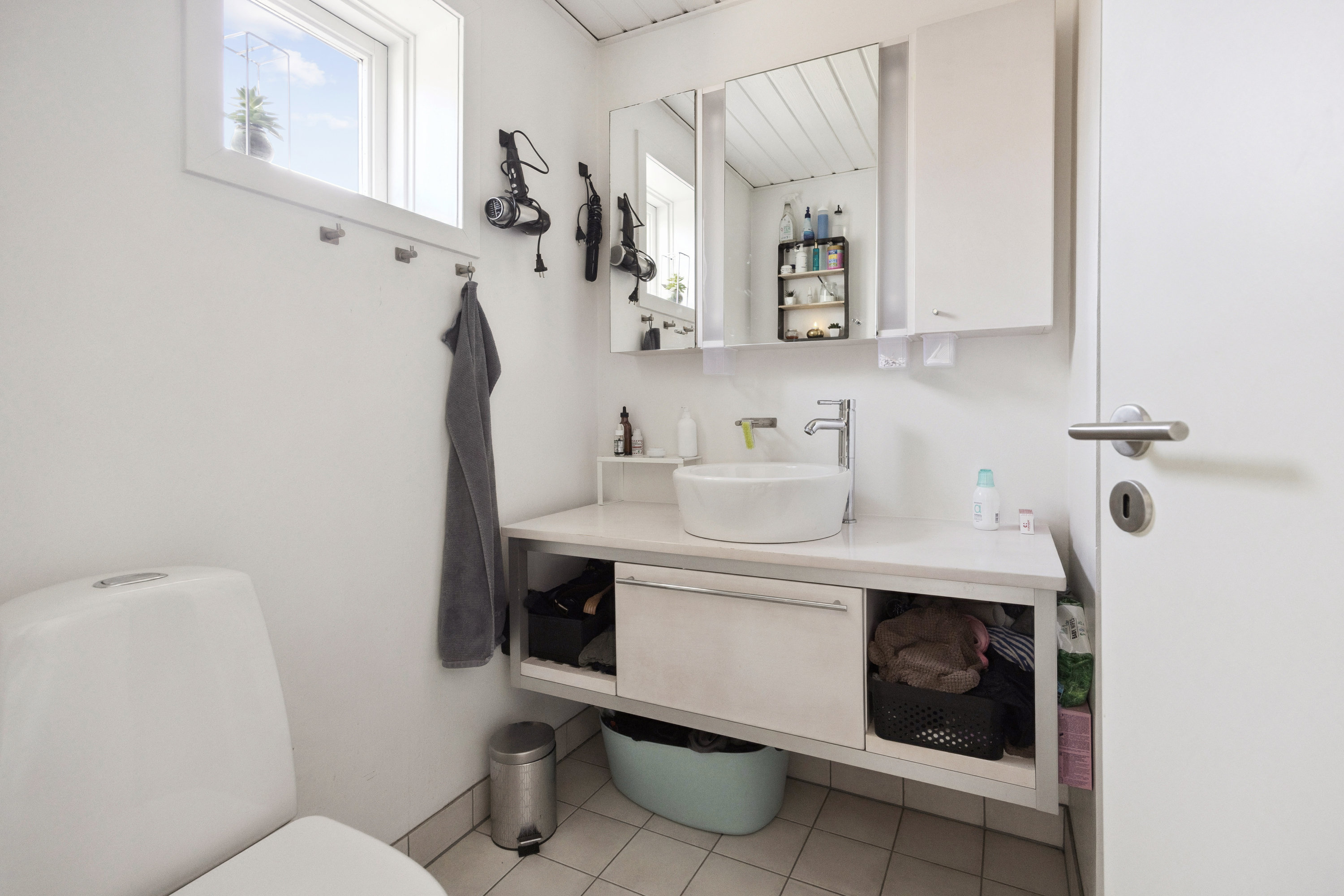 Fremhævet badeværelse billede i fuldskærmstilstand. Billede af Vestbjerggårdvej 27, 9380 Vestbjerg