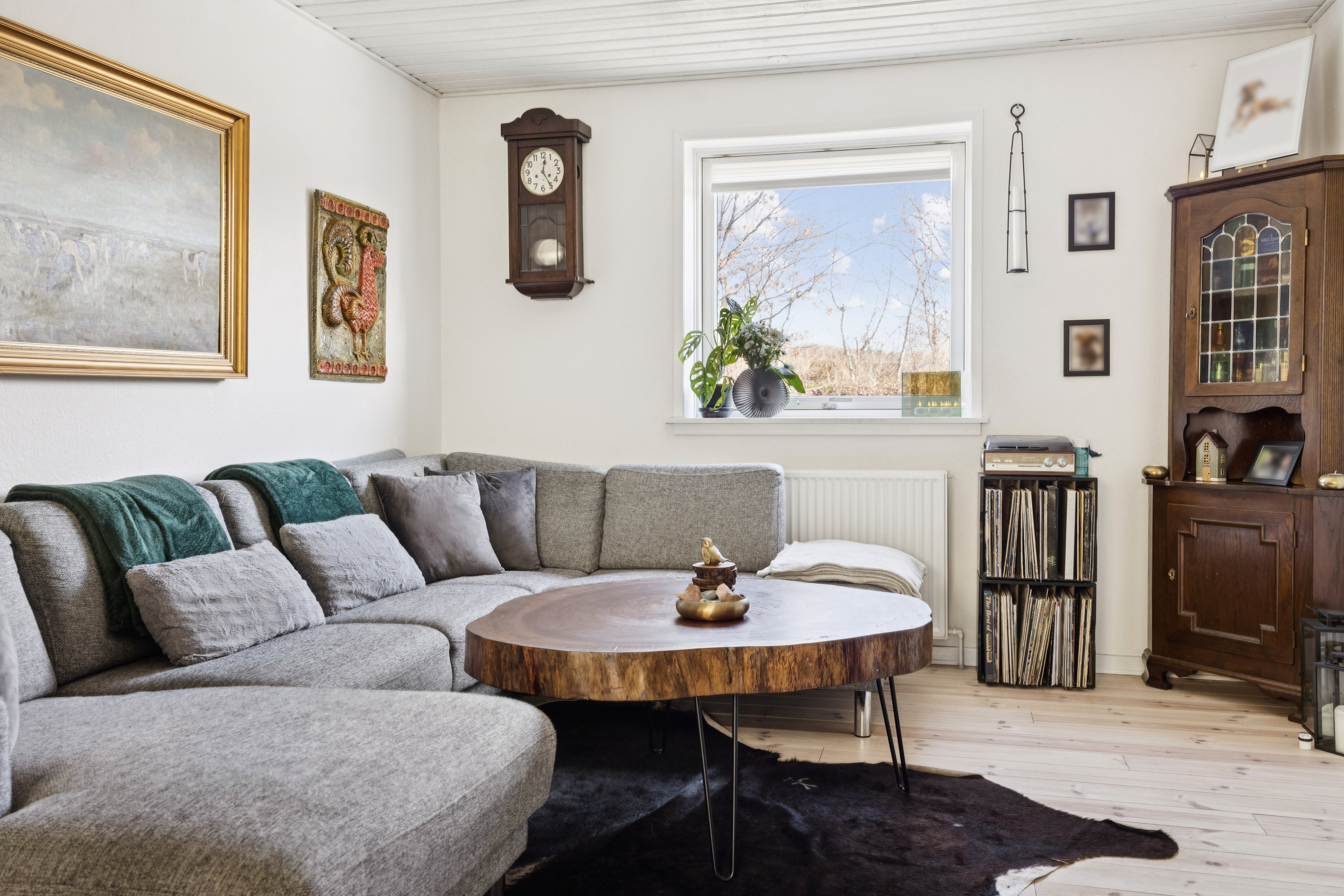 Fremhævet stue billede i fuldskærmstilstand. Billede af Vestbjerggårdvej 27, 9380 Vestbjerg