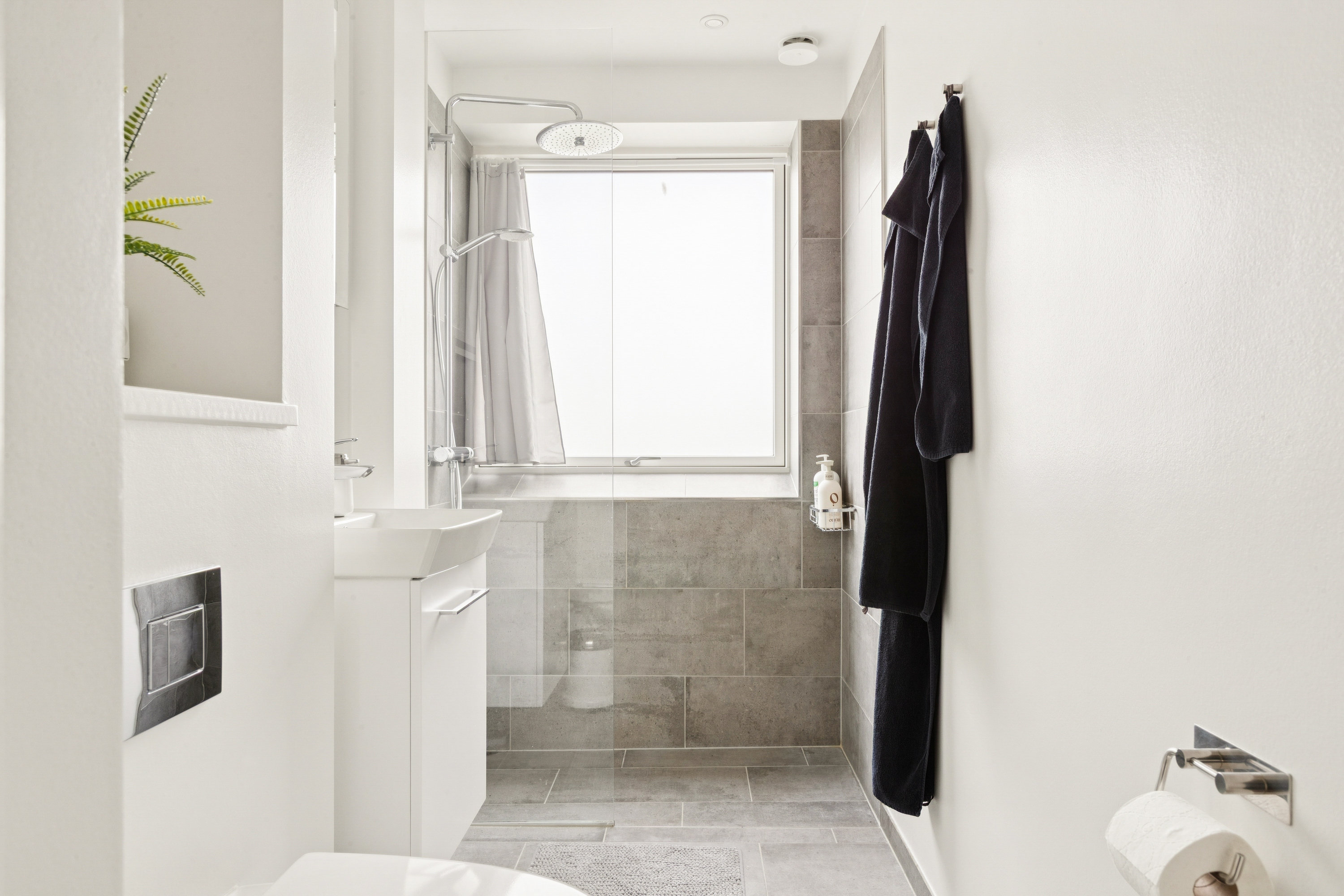 Fremhævet badeværelse billede i fuldskærmstilstand. Billede af Lindevangshusene 68, 1. tv., 2630 Taastrup