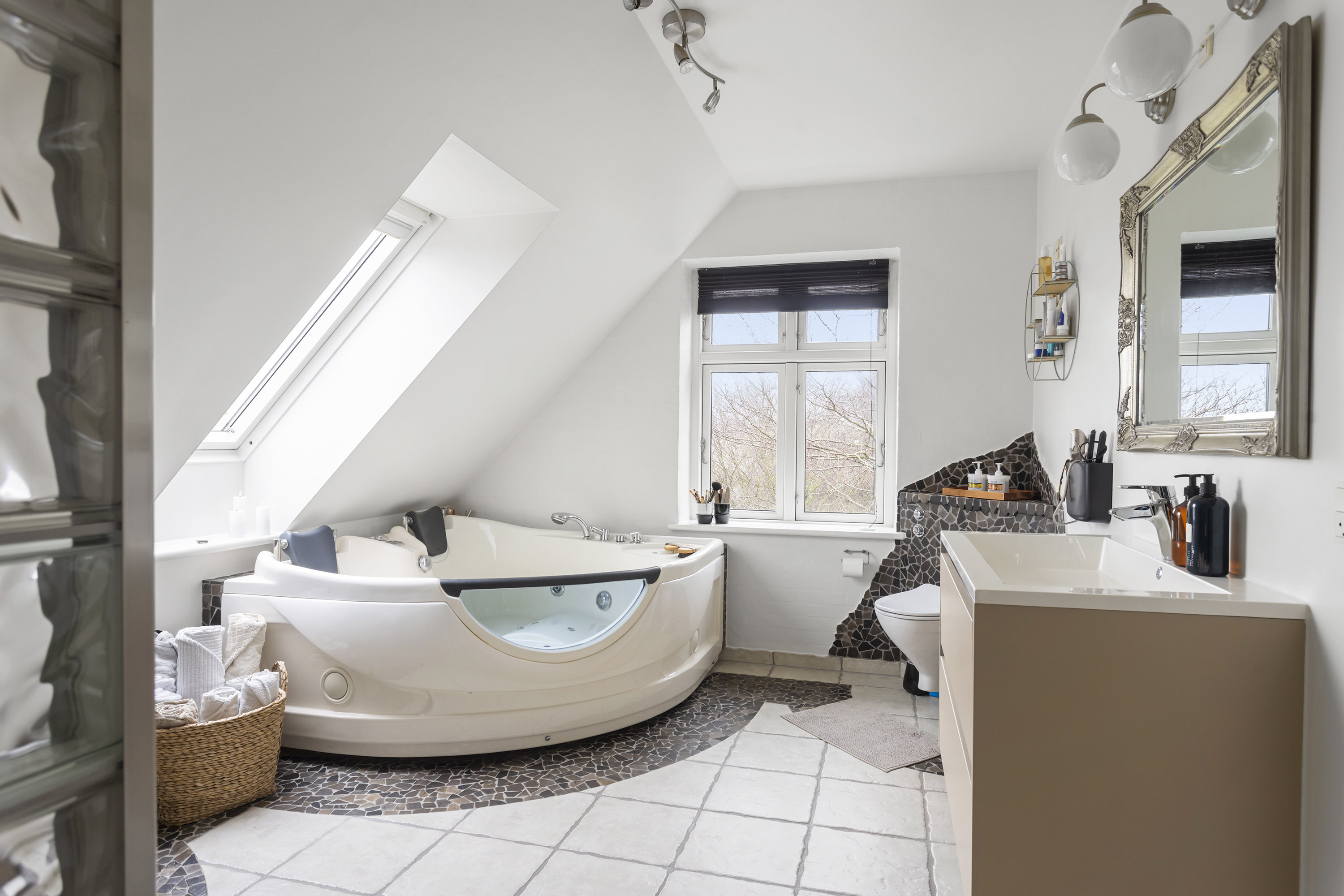 Fremhævet badeværelse billede i fuldskærmstilstand. Billede af Åhavevej 9, Voerså, 9300 Sæby