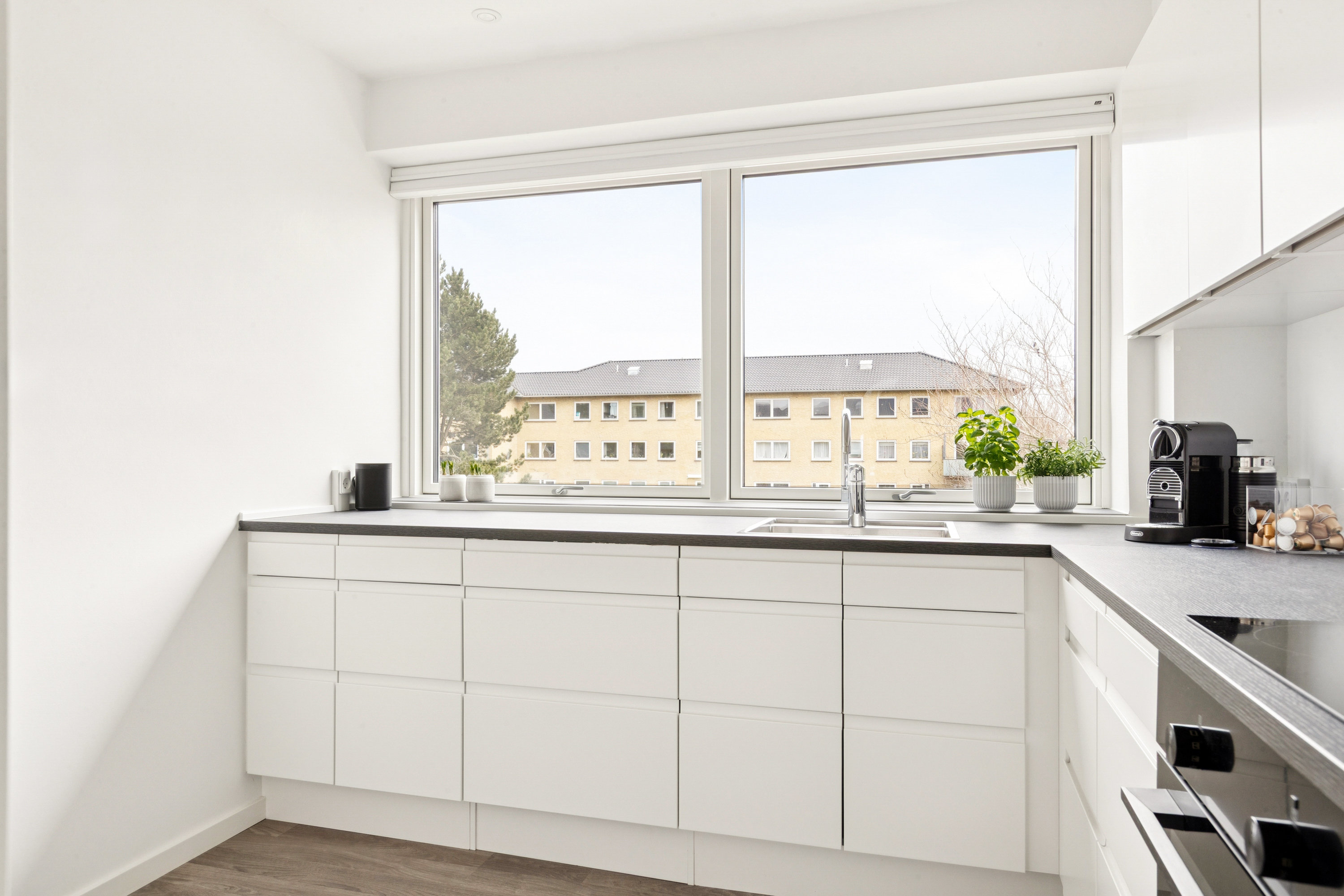 Fremhævet køkken billede i fuldskærmstilstand. Billede af Lindevangshusene 68, 1. tv., 2630 Taastrup