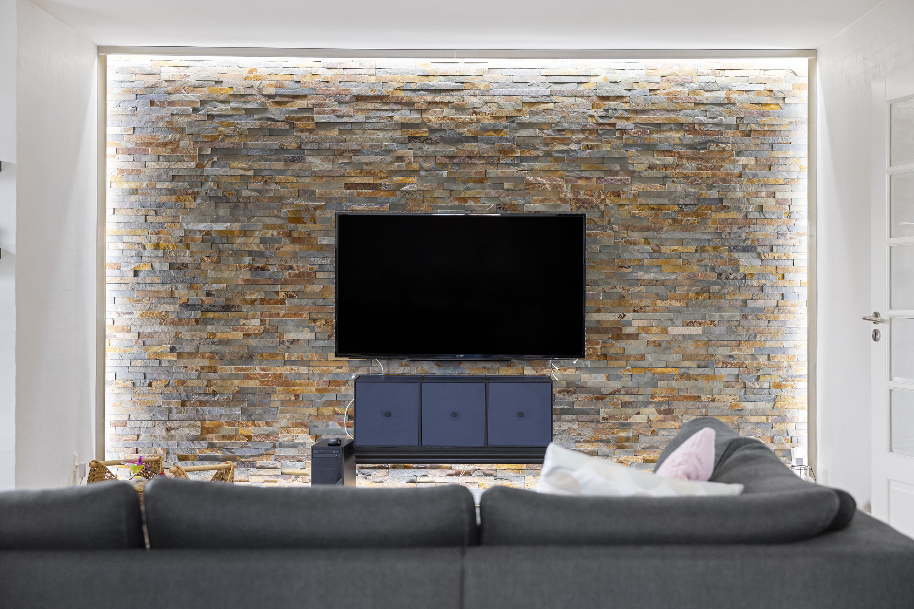 Fremhævet stue billede i fuldskærmstilstand. Billede af Åhavevej 9, Voerså, 9300 Sæby