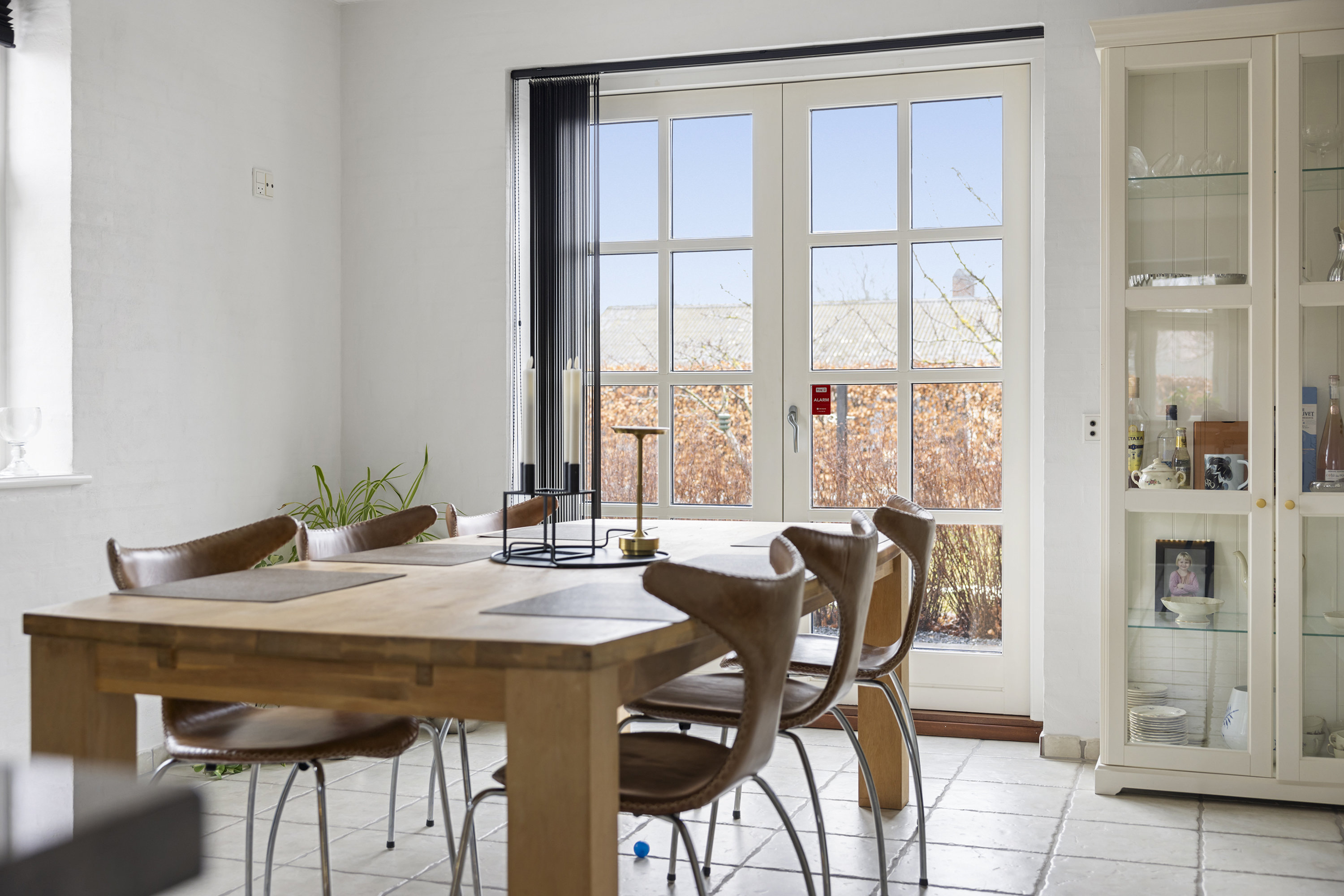 Fremhævet stue billede i fuldskærmstilstand. Billede af Åhavevej 9, Voerså, 9300 Sæby