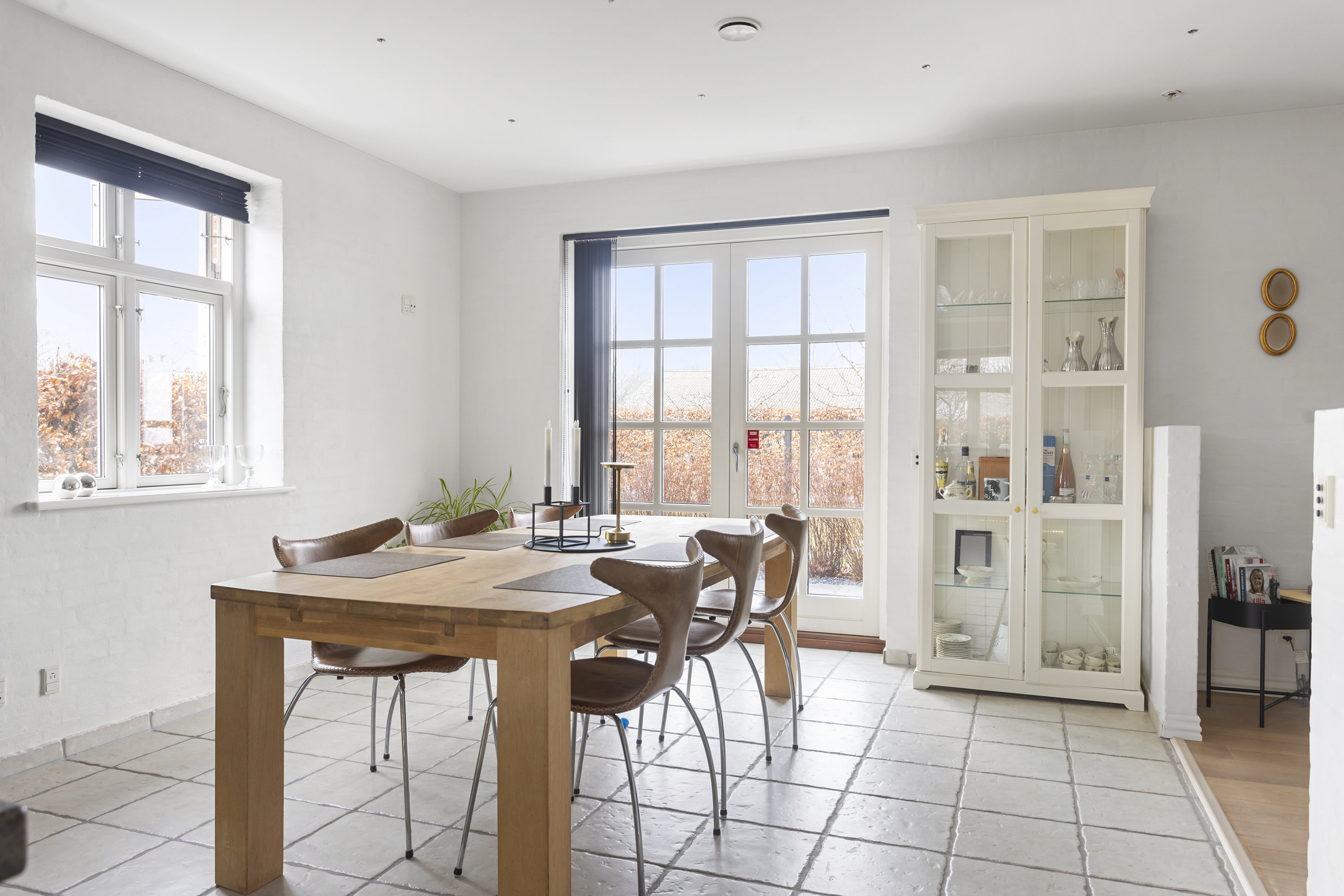 Fremhævet stue billede i fuldskærmstilstand. Billede af Åhavevej 9, Voerså, 9300 Sæby