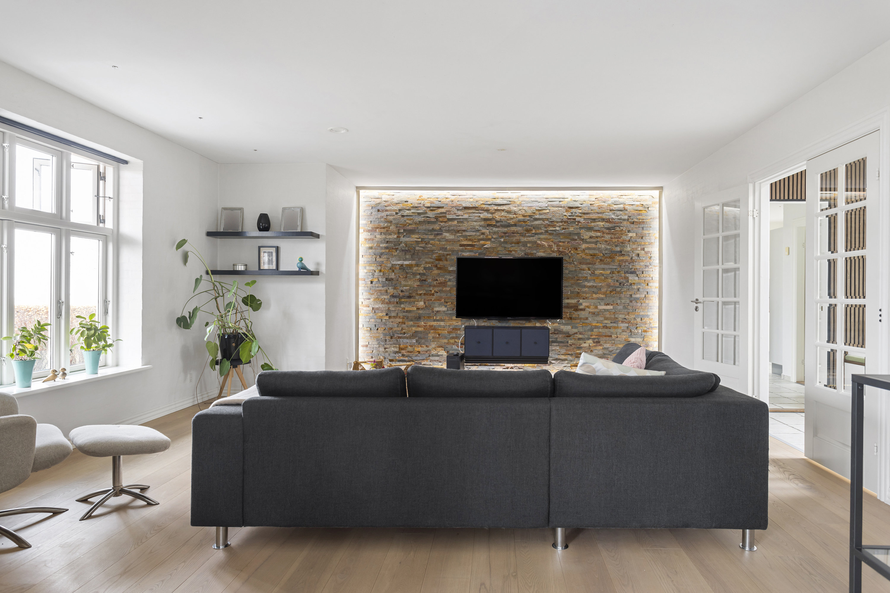 Fremhævet stue billede i fuldskærmstilstand. Billede af Åhavevej 9, Voerså, 9300 Sæby