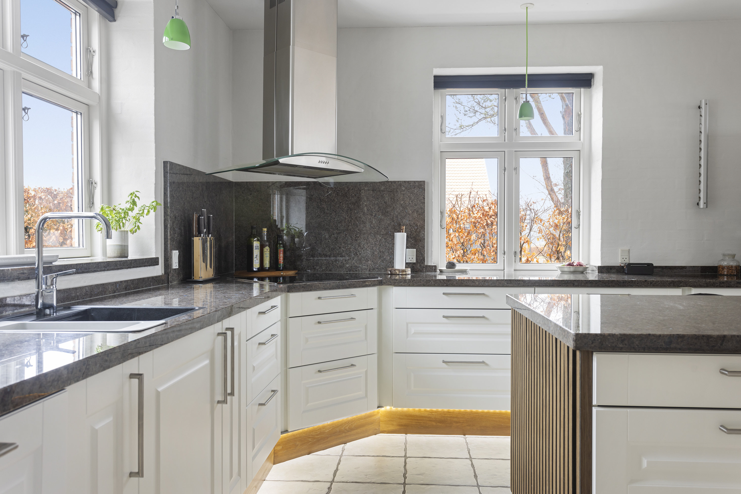 Fremhævet køkken billede i fuldskærmstilstand. Billede af Åhavevej 9, Voerså, 9300 Sæby