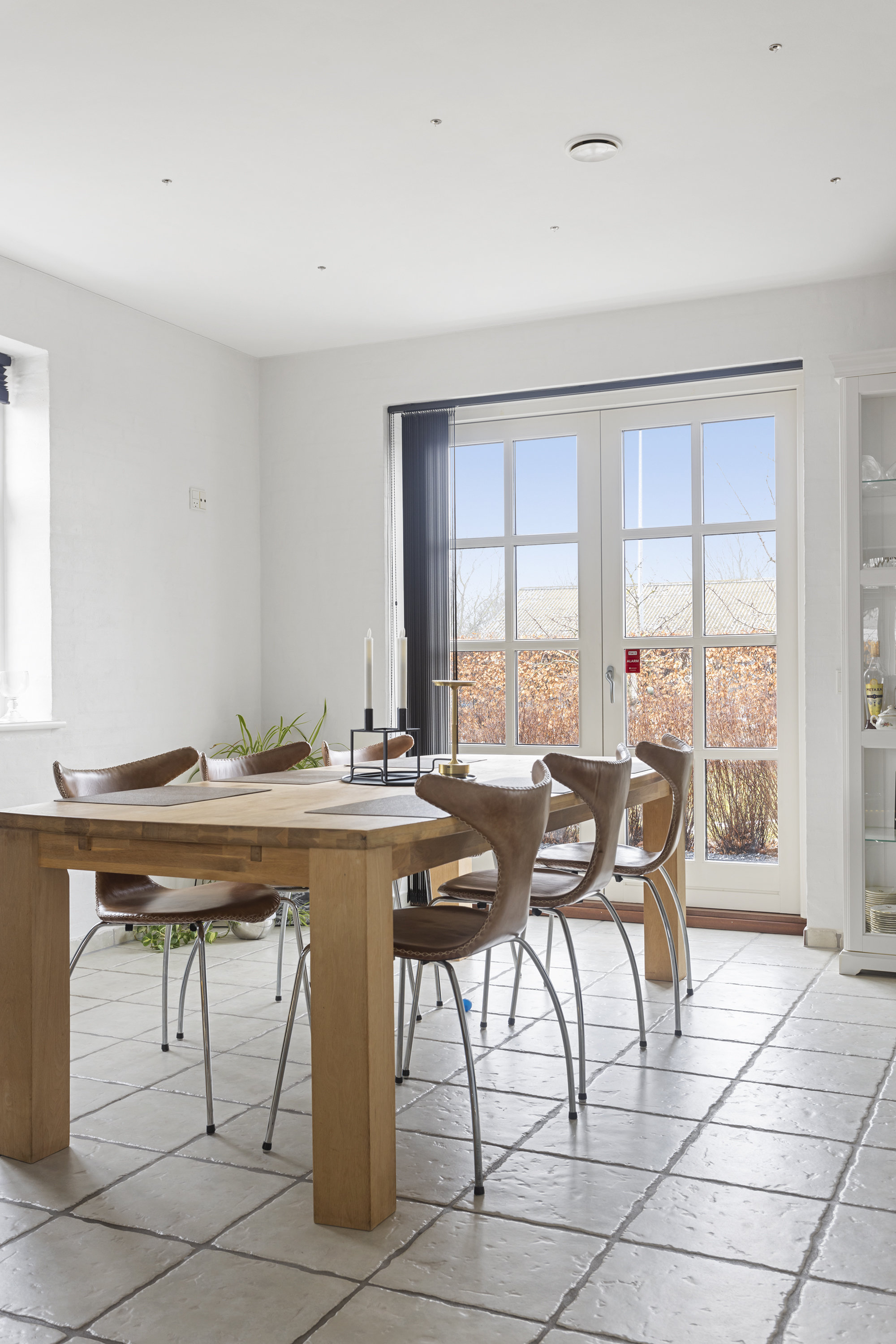 Fremhævet stue billede i fuldskærmstilstand. Billede af Åhavevej 9, Voerså, 9300 Sæby