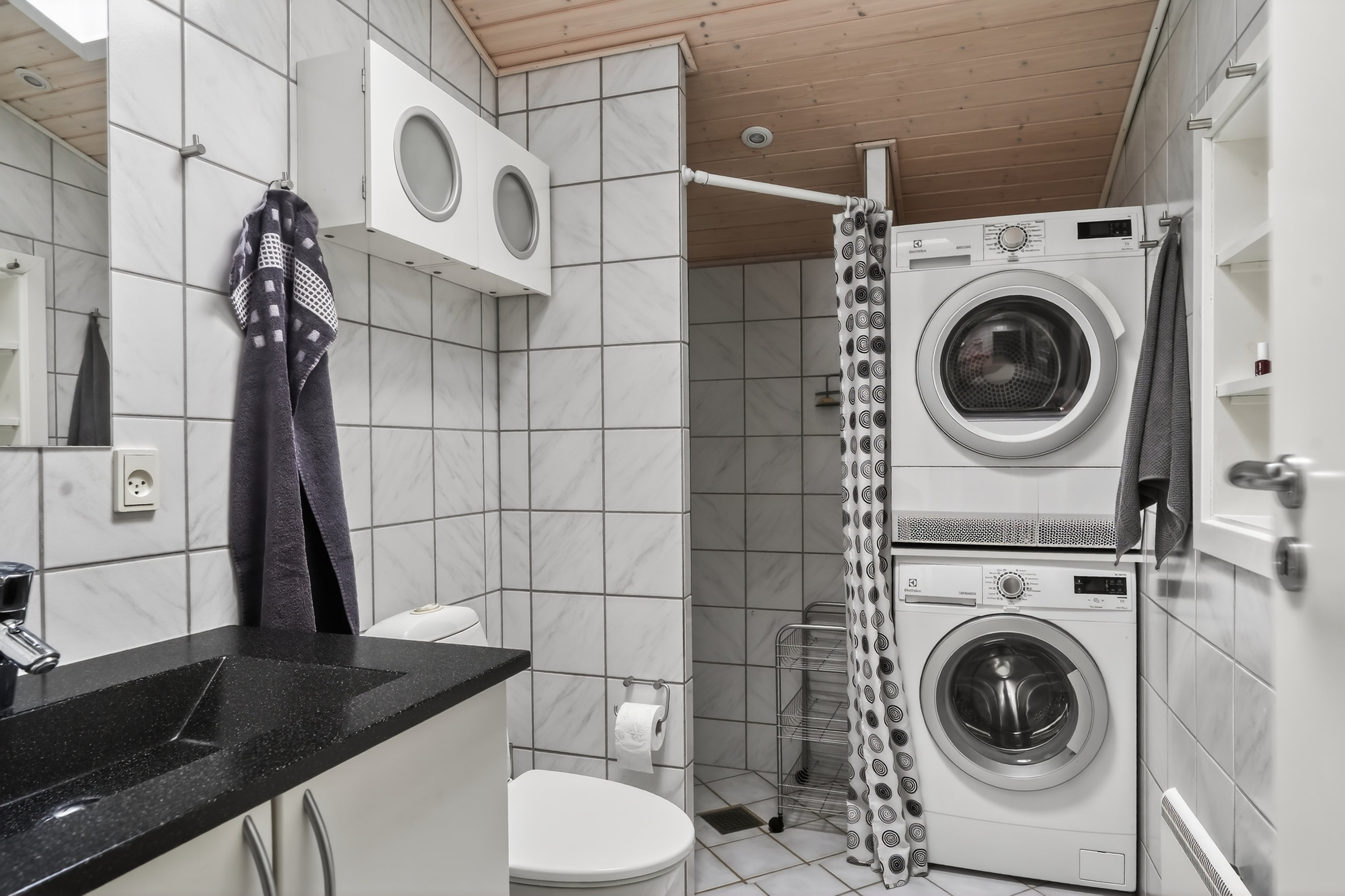 Fremhævet badeværelse billede i fuldskærmstilstand. Billede af Klitrosevej 24, Yderby Lyng, 4583 Sjællands Odde