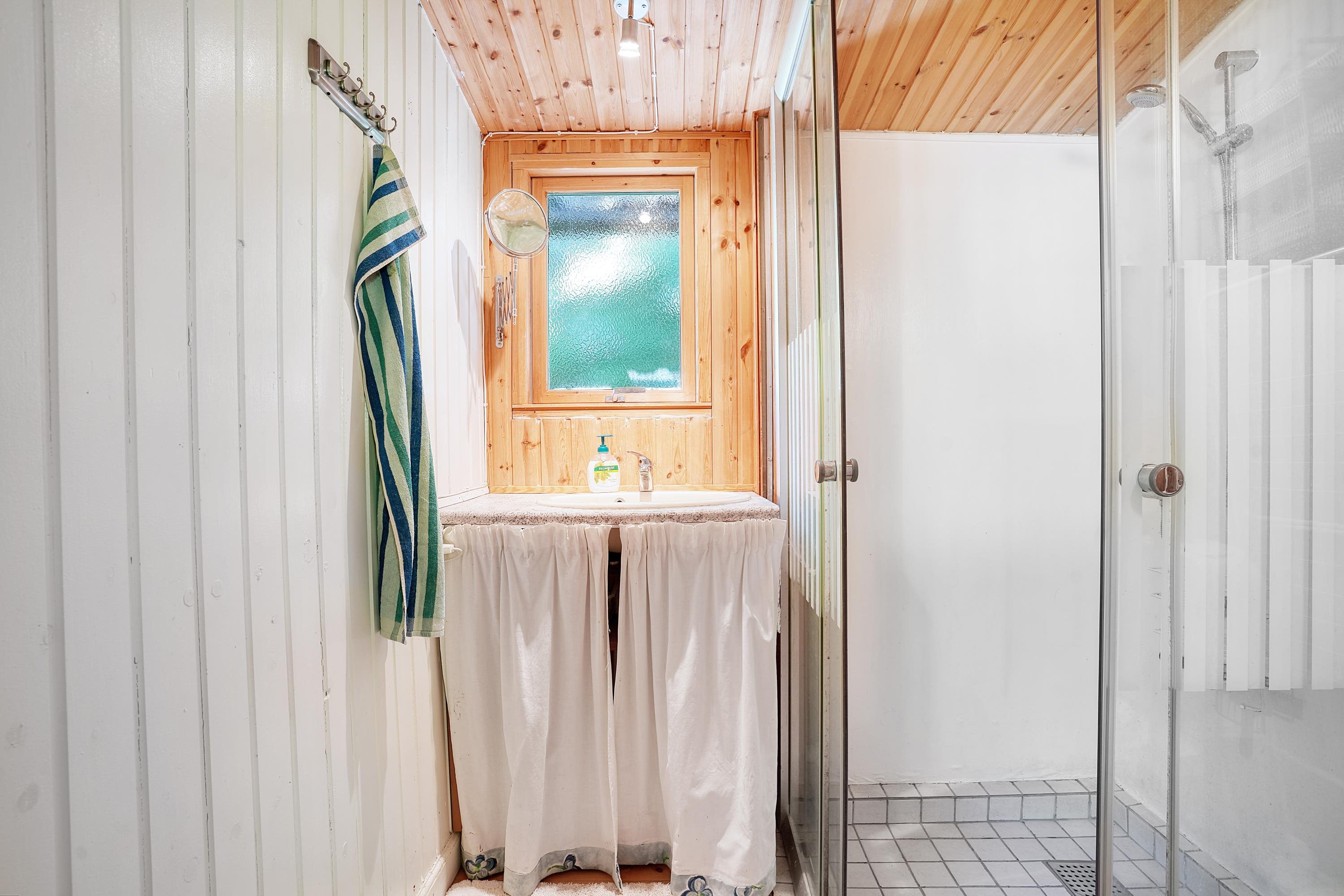 Fremhævet badeværelse billede i fuldskærmstilstand. Billede af Stenager 7, Atterup, 4571 Grevinge