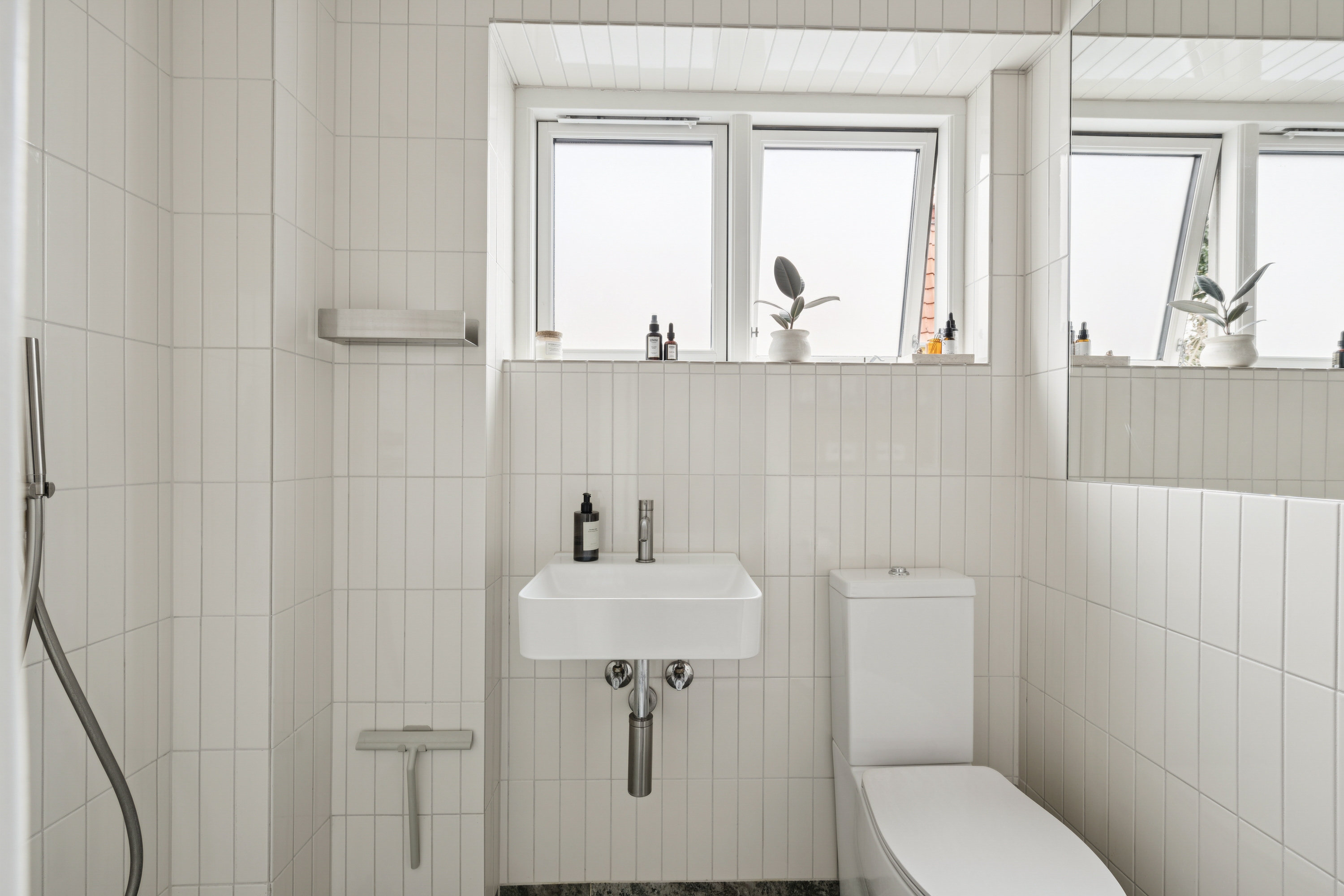 Fremhævet  billede i fuldskærmstilstand. Billede af Tryggevældevej 19, st.., 2720 Vanløse