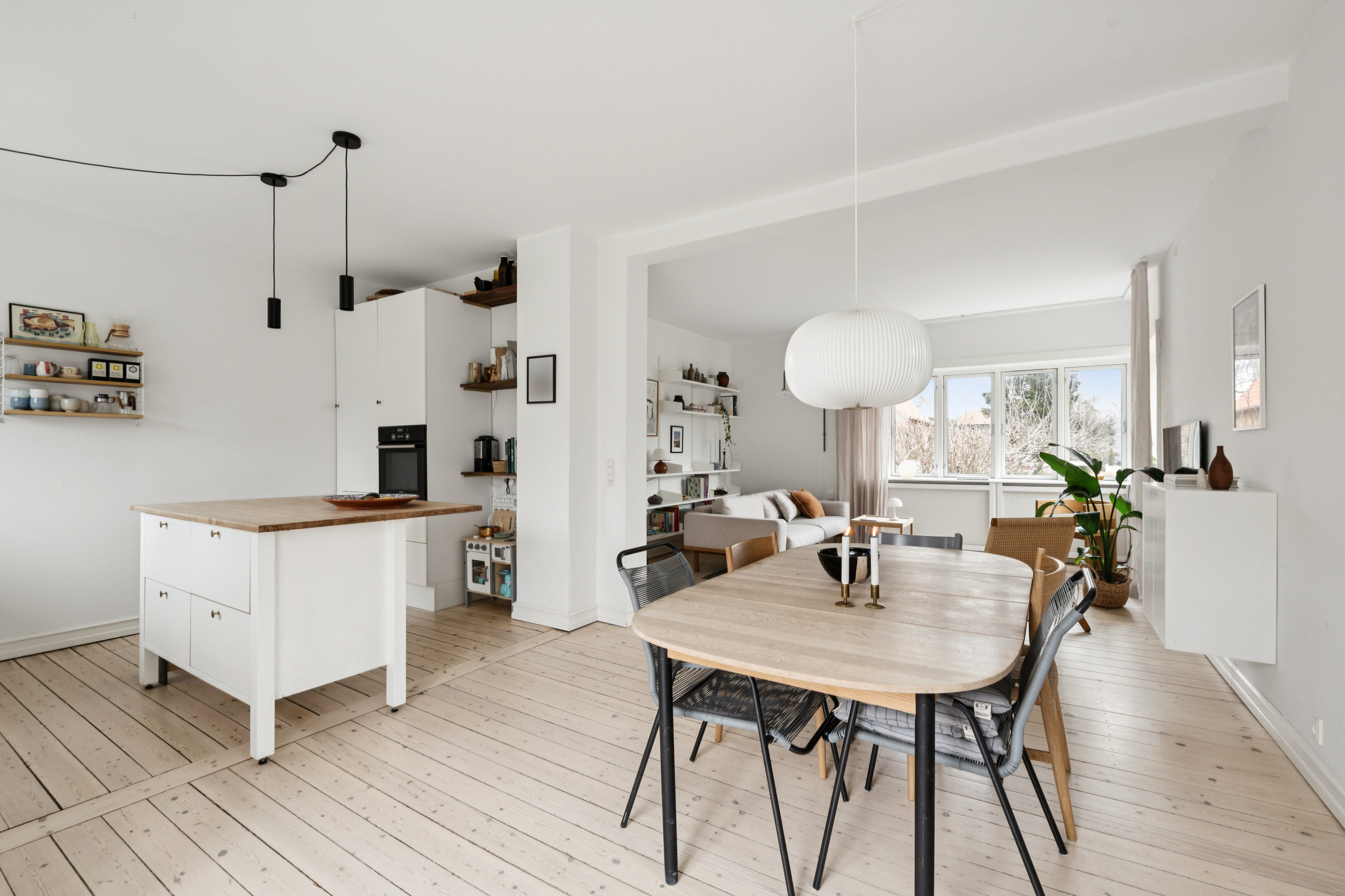 Fremhævet  billede i fuldskærmstilstand. Billede af Tryggevældevej 19, st.., 2720 Vanløse