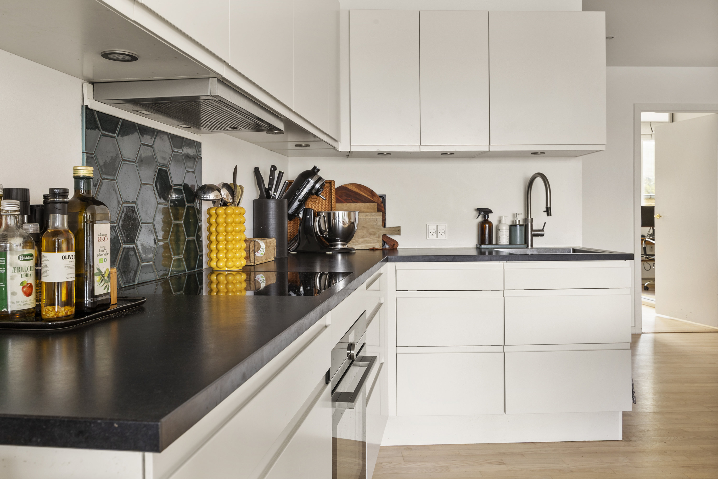 Fremhævet køkken billede i fuldskærmstilstand. Billede af Nørre Søgade 37A, 5. 5., 1370 København K