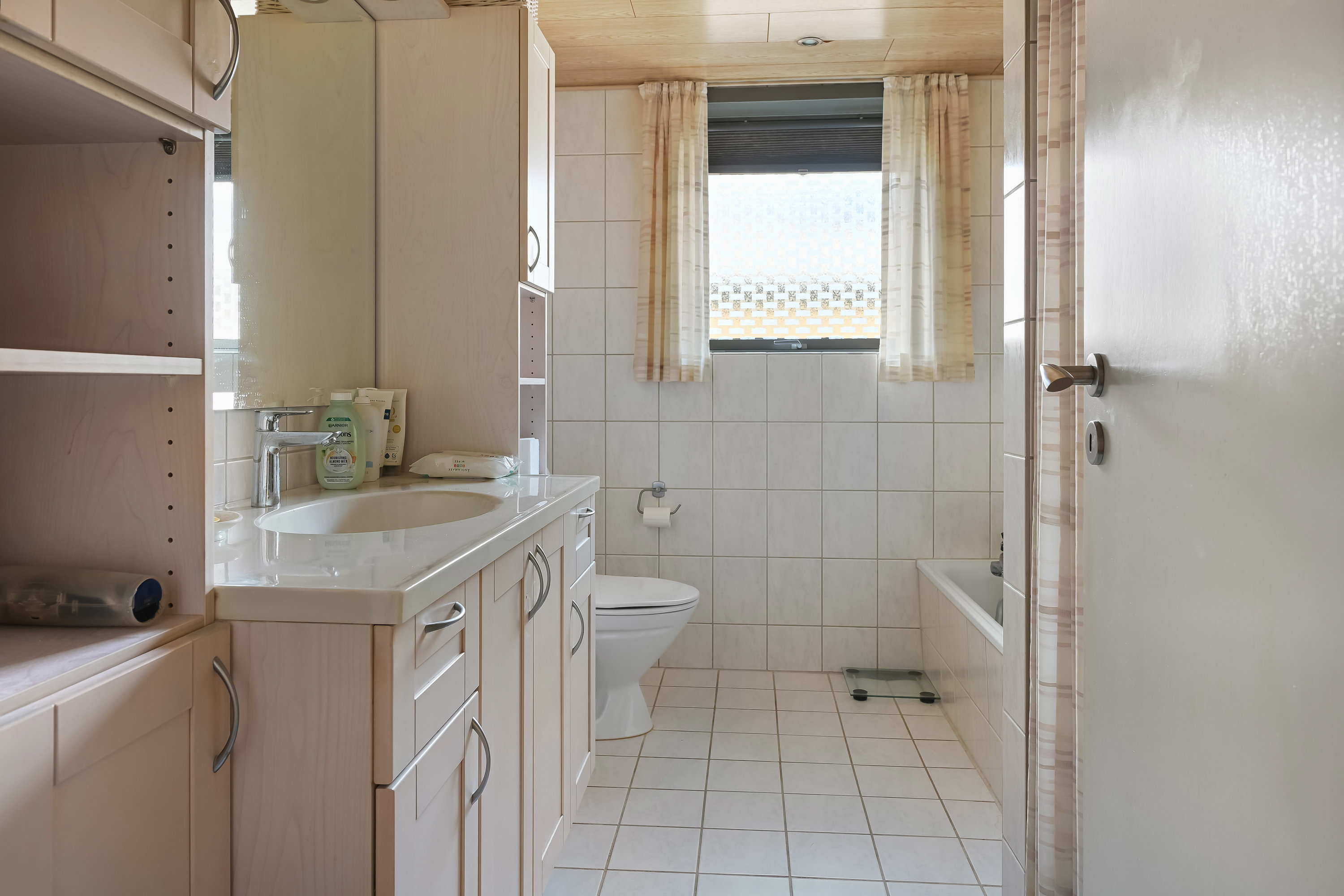 Fremhævet badeværelse billede i fuldskærmstilstand. Billede af Umanakvej 54, 6715 Esbjerg N