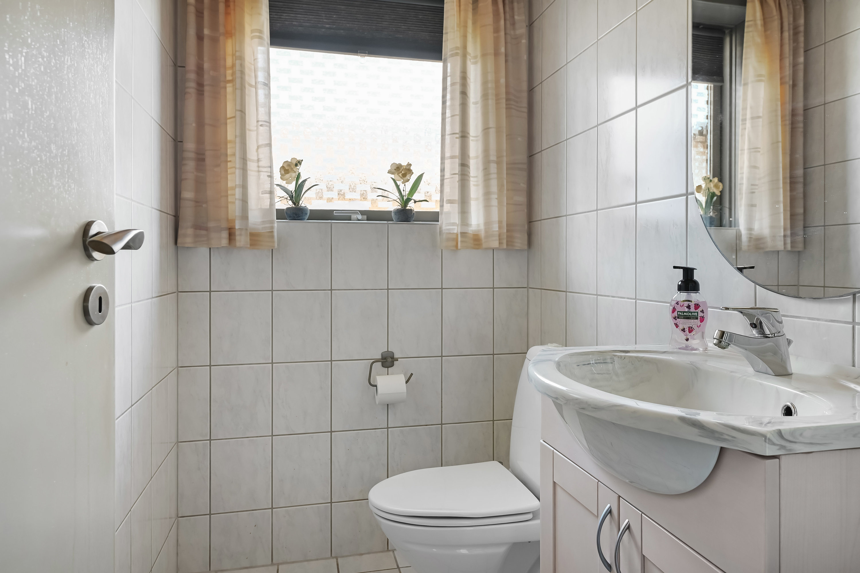 Fremhævet toilet billede i fuldskærmstilstand. Billede af Umanakvej 54, 6715 Esbjerg N