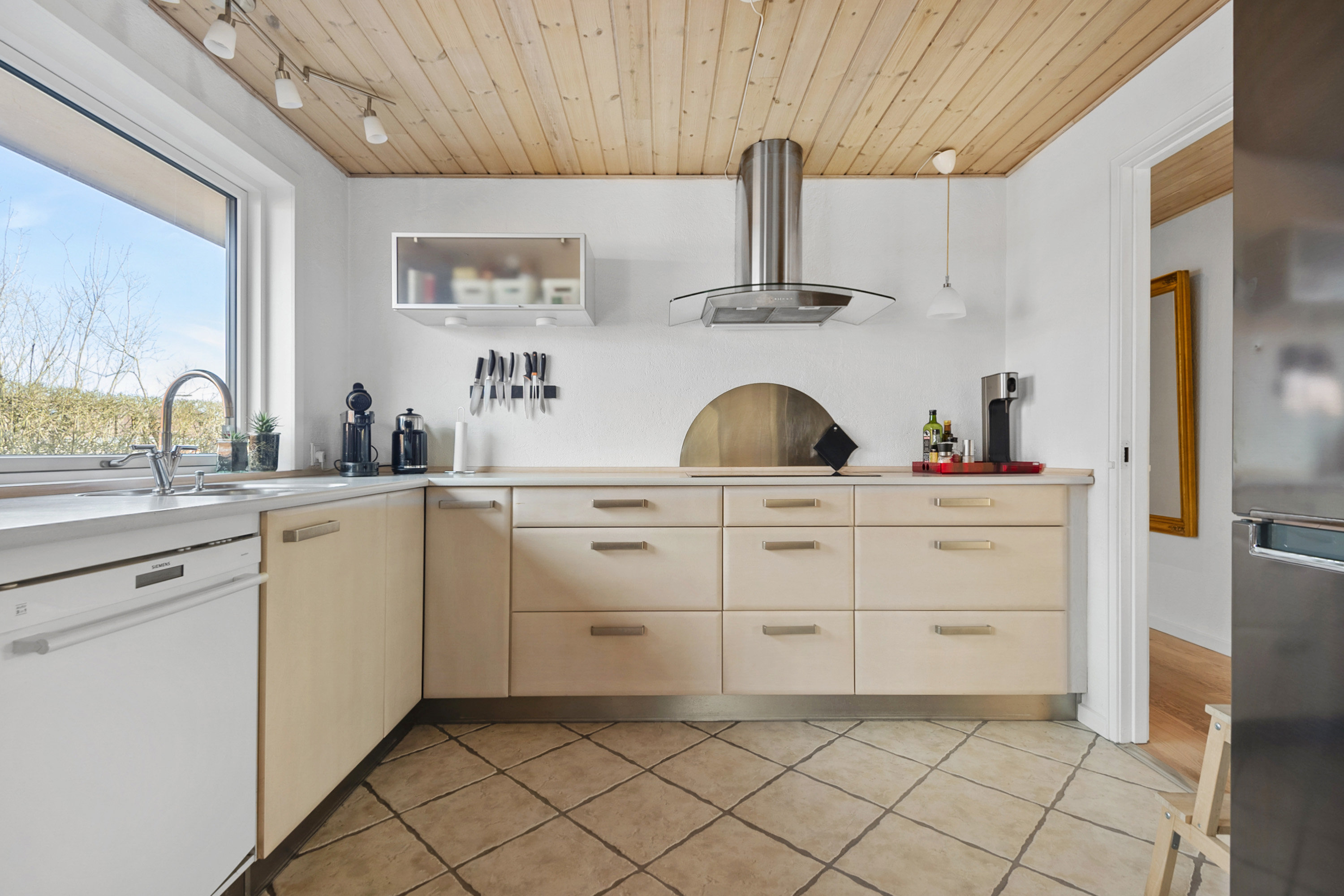 Fremhævet køkken billede i fuldskærmstilstand. Billede af Toftevangen 20, Bryndum, 6715 Esbjerg N