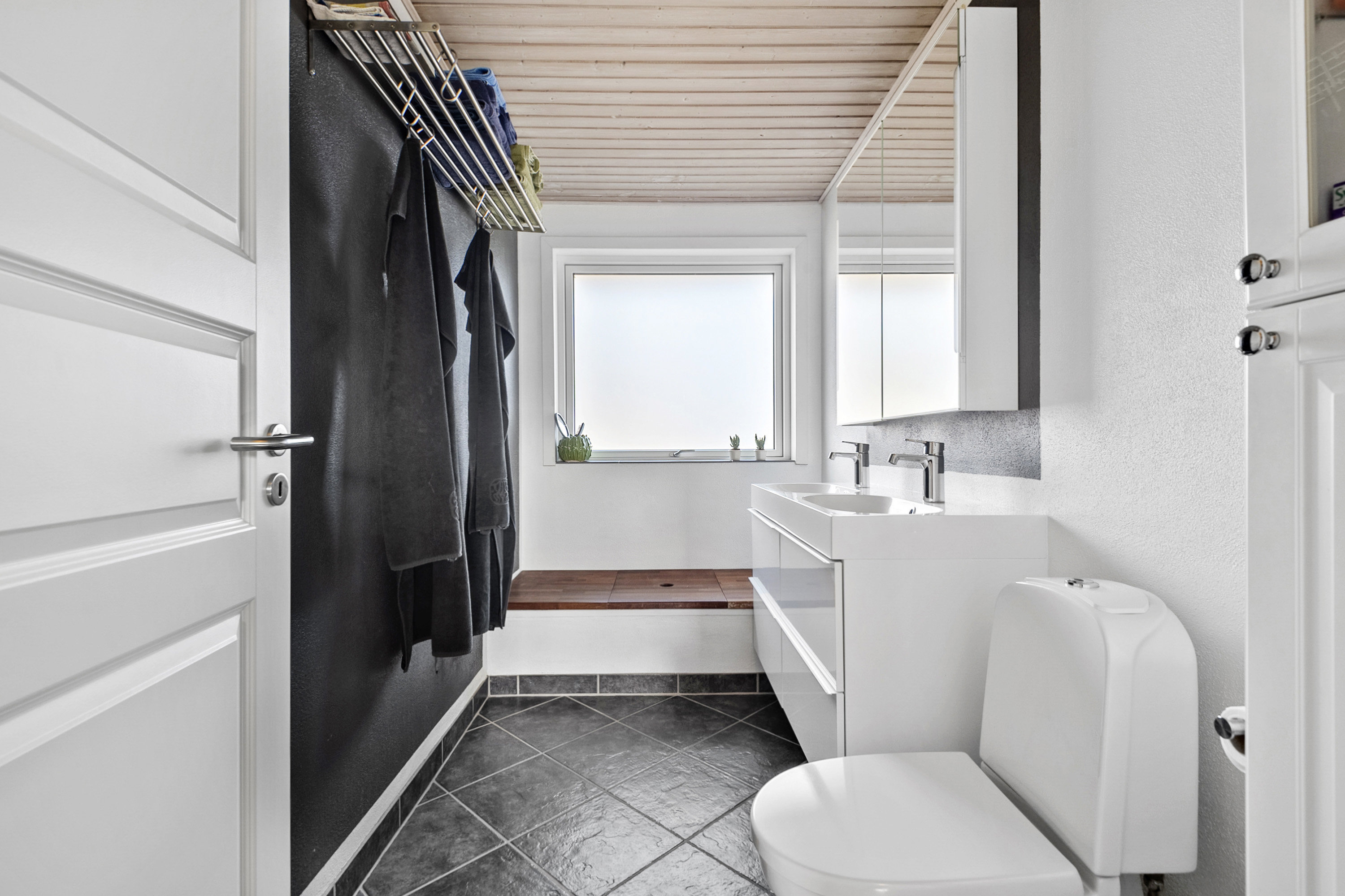 Fremhævet badeværelse billede i fuldskærmstilstand. Billede af Toftevangen 20, Bryndum, 6715 Esbjerg N