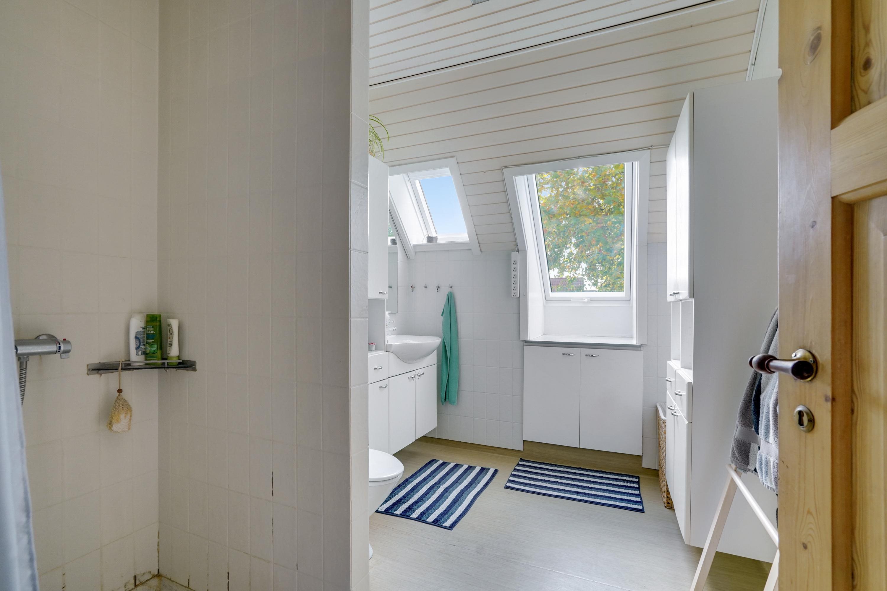 Fremhævet badeværelse billede i fuldskærmstilstand. Billede af Bartholinsvænget 8, 1., Bolbro, 5200 Odense V