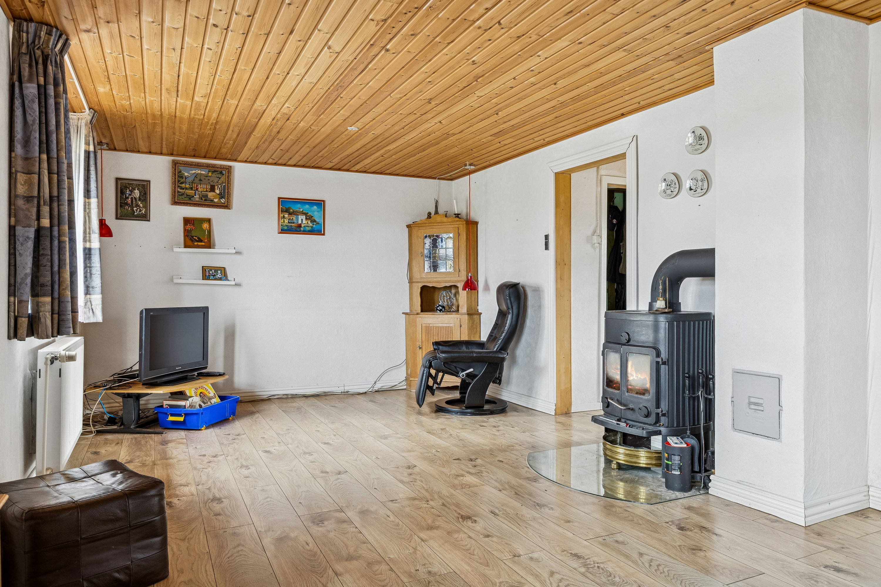 Fremhævet stue billede i fuldskærmstilstand. Billede af Brøndbjergvej 3, 4591 Føllenslev