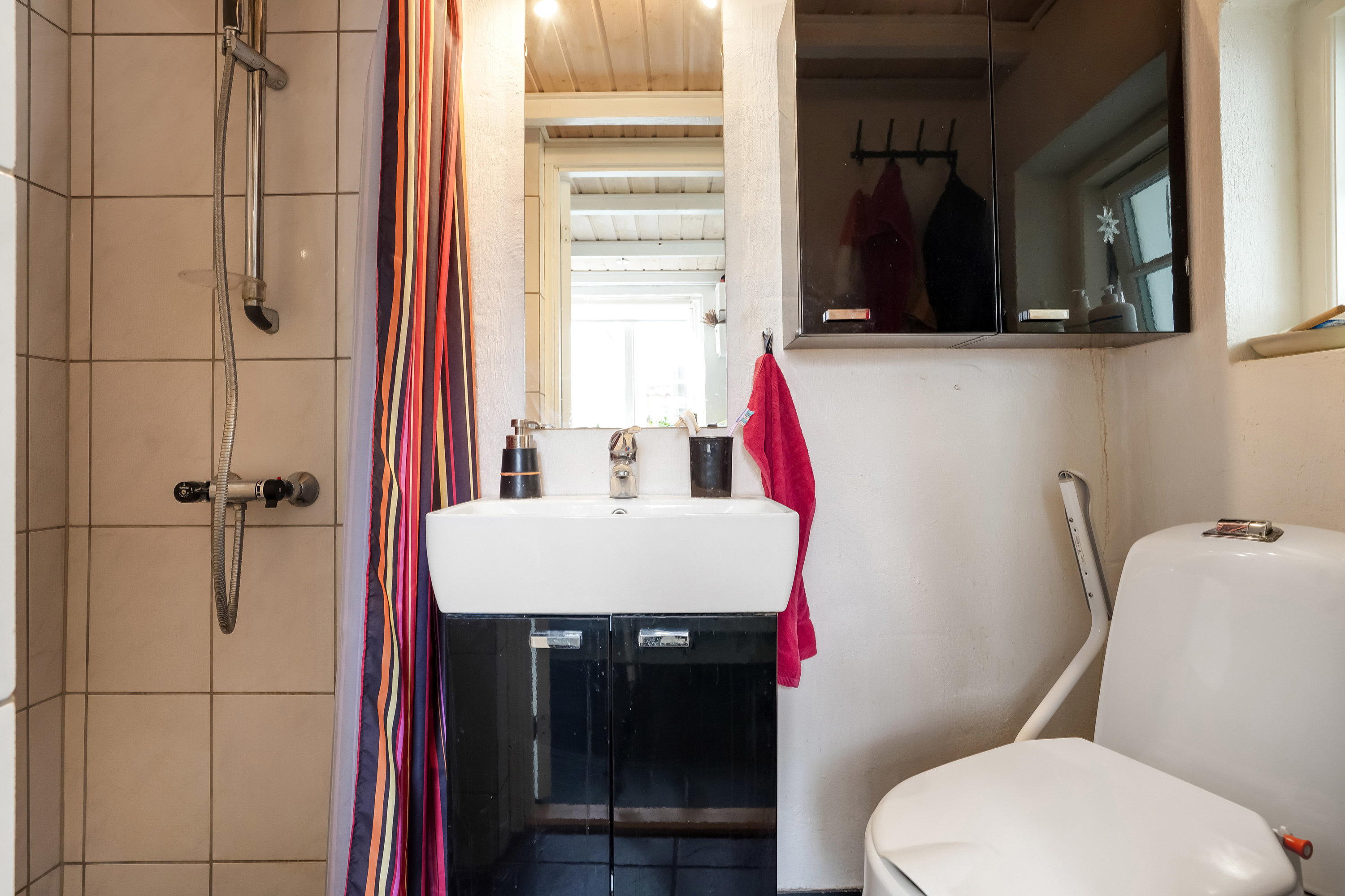 Fremhævet badeværelse billede i fuldskærmstilstand. Billede af Søndergade 4, 5500 Middelfart