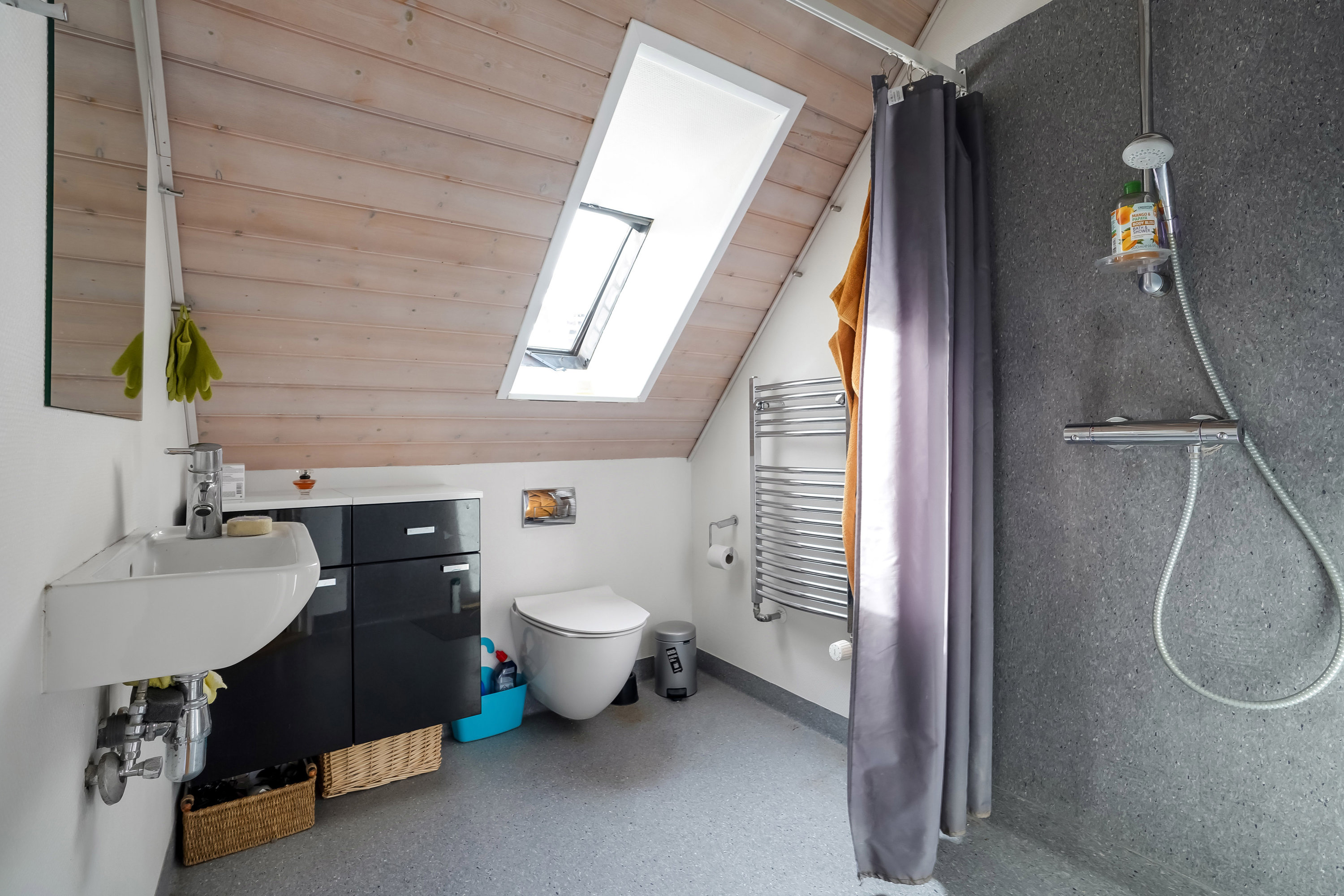 Fremhævet badeværelse billede i fuldskærmstilstand. Billede af Søndergade 4, 5500 Middelfart