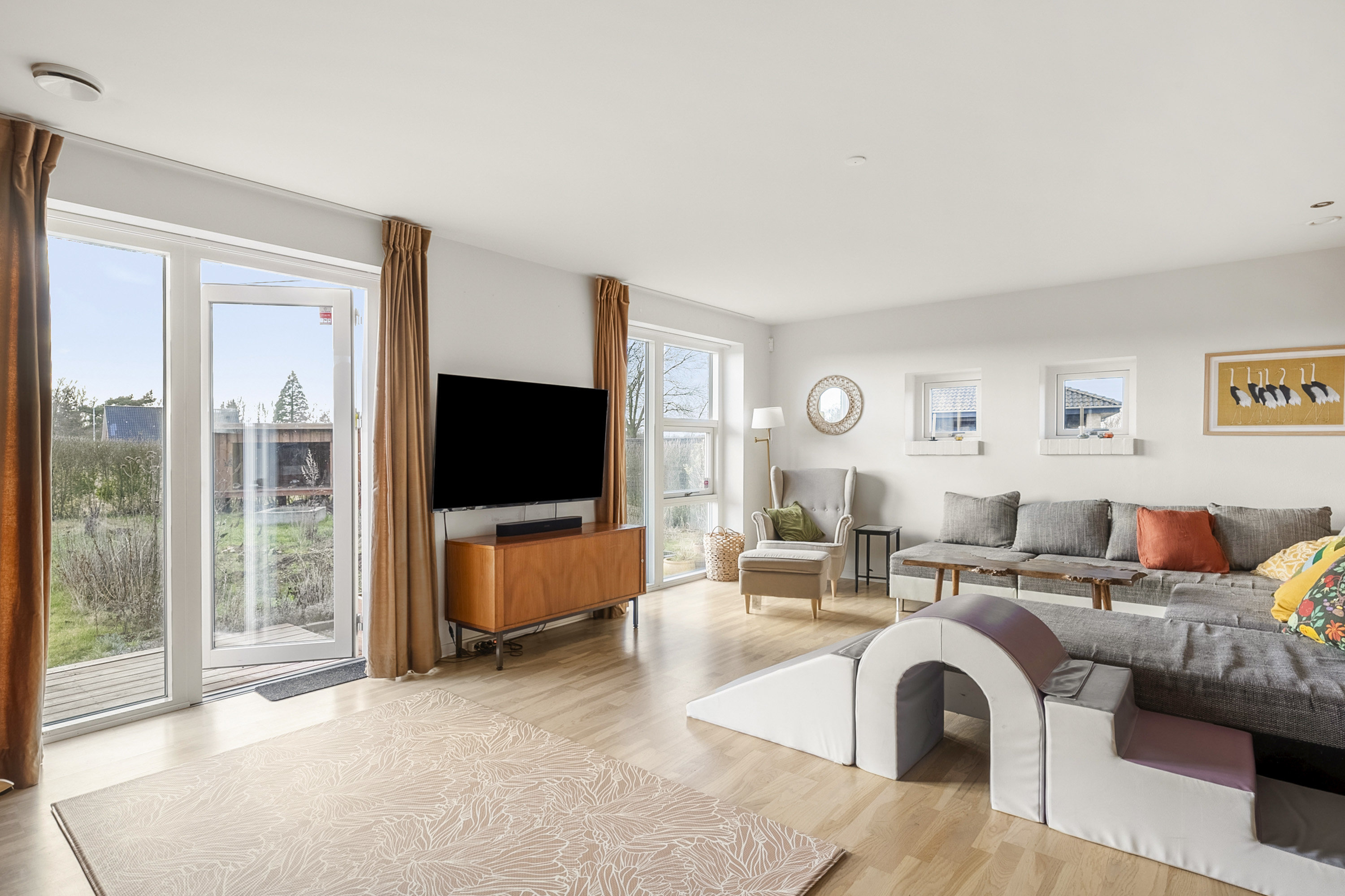 Fremhævet stue billede i fuldskærmstilstand. Billede af Snedronningen 24, Seden, 5240 Odense NØ