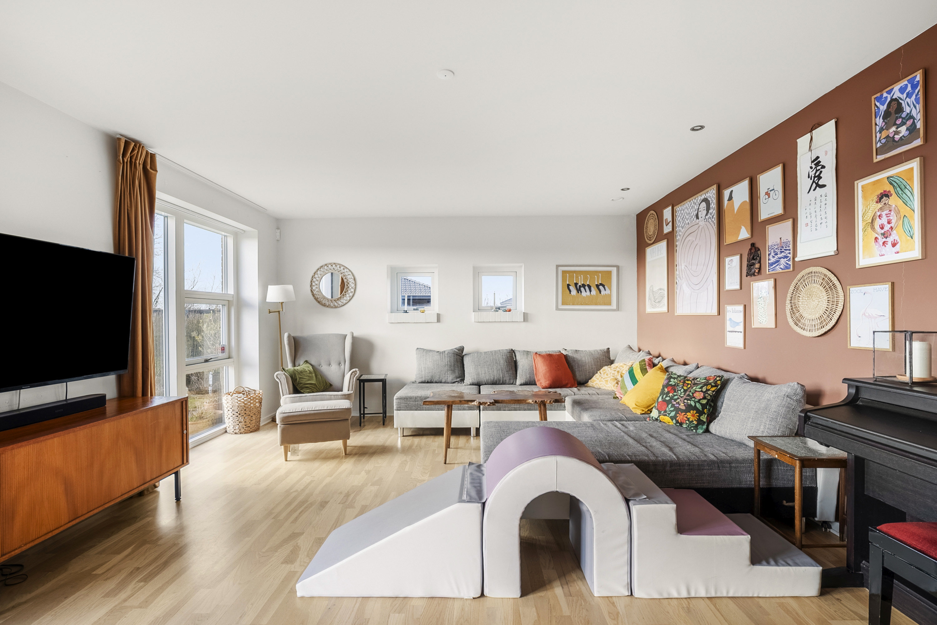 Fremhævet stue billede i fuldskærmstilstand. Billede af Snedronningen 24, Seden, 5240 Odense NØ