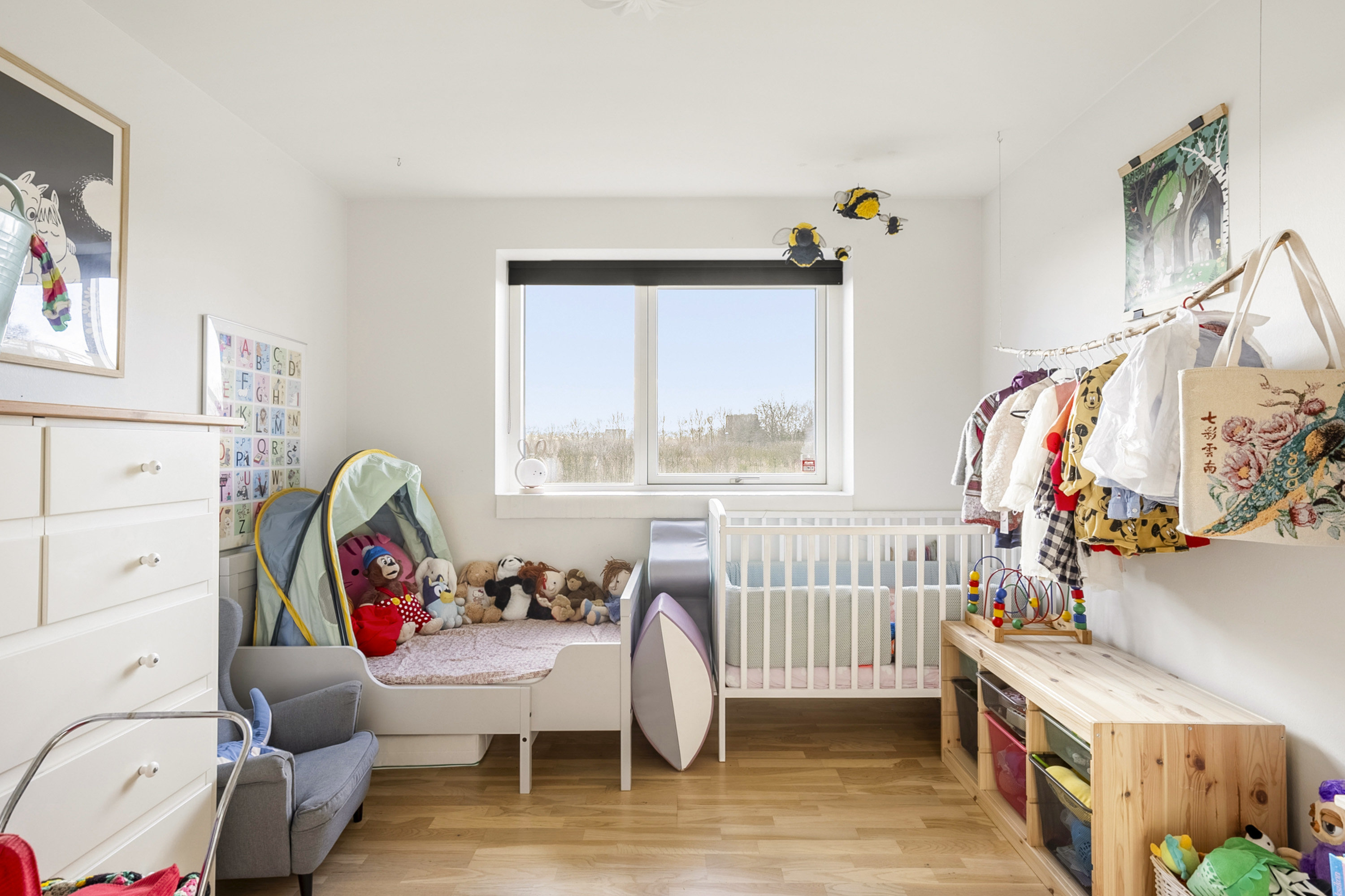 Fremhævet soveværelse billede i fuldskærmstilstand. Billede af Snedronningen 24, Seden, 5240 Odense NØ