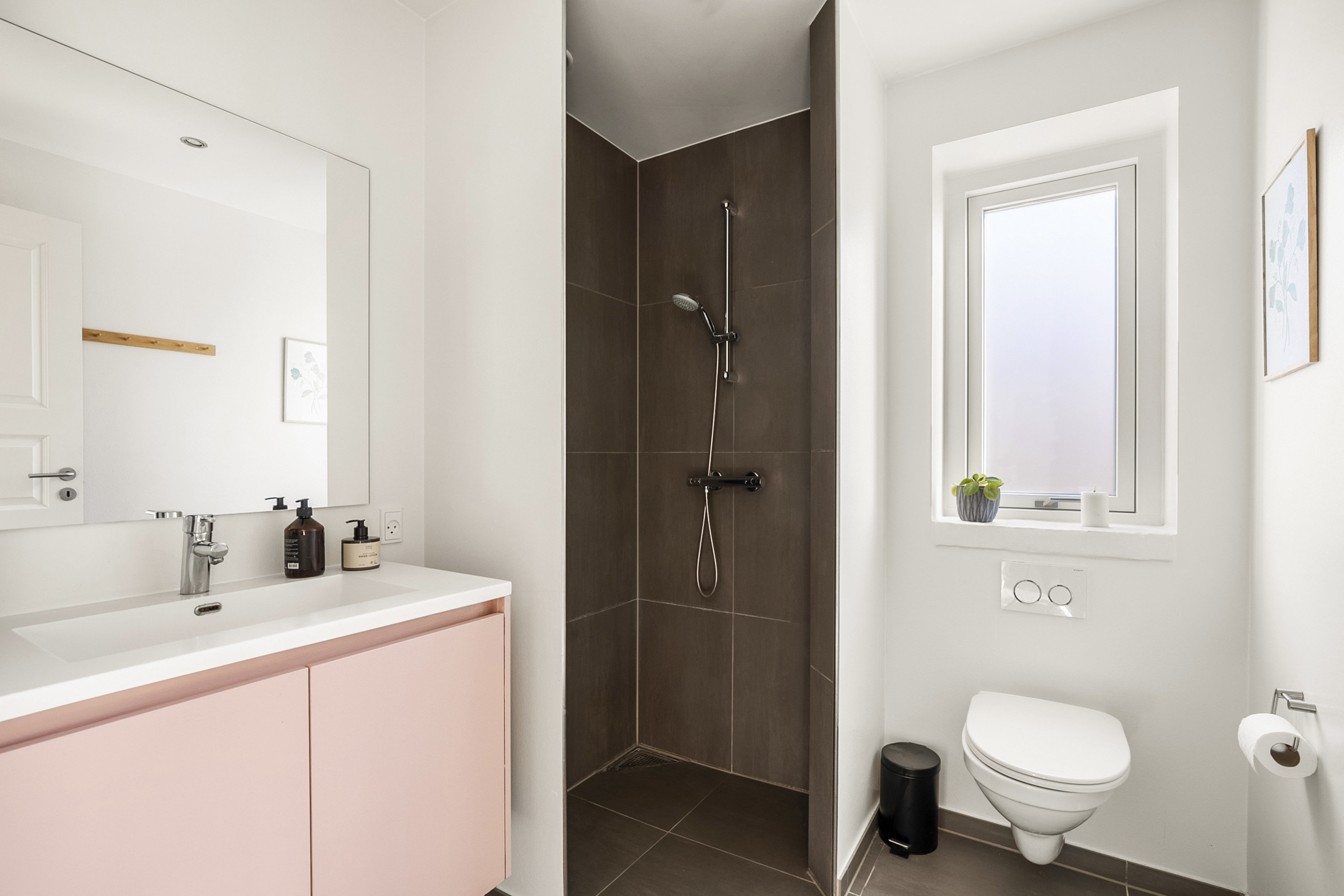 Fremhævet badeværelse billede i fuldskærmstilstand. Billede af Snedronningen 24, Seden, 5240 Odense NØ