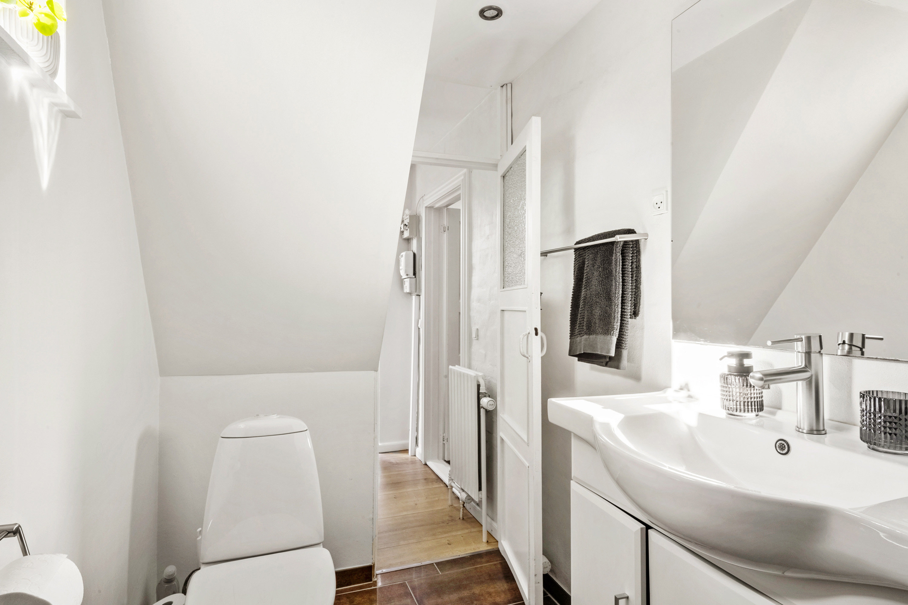 Fremhævet toilet billede i fuldskærmstilstand. Billede af Krystalgade 33, 8700 Horsens