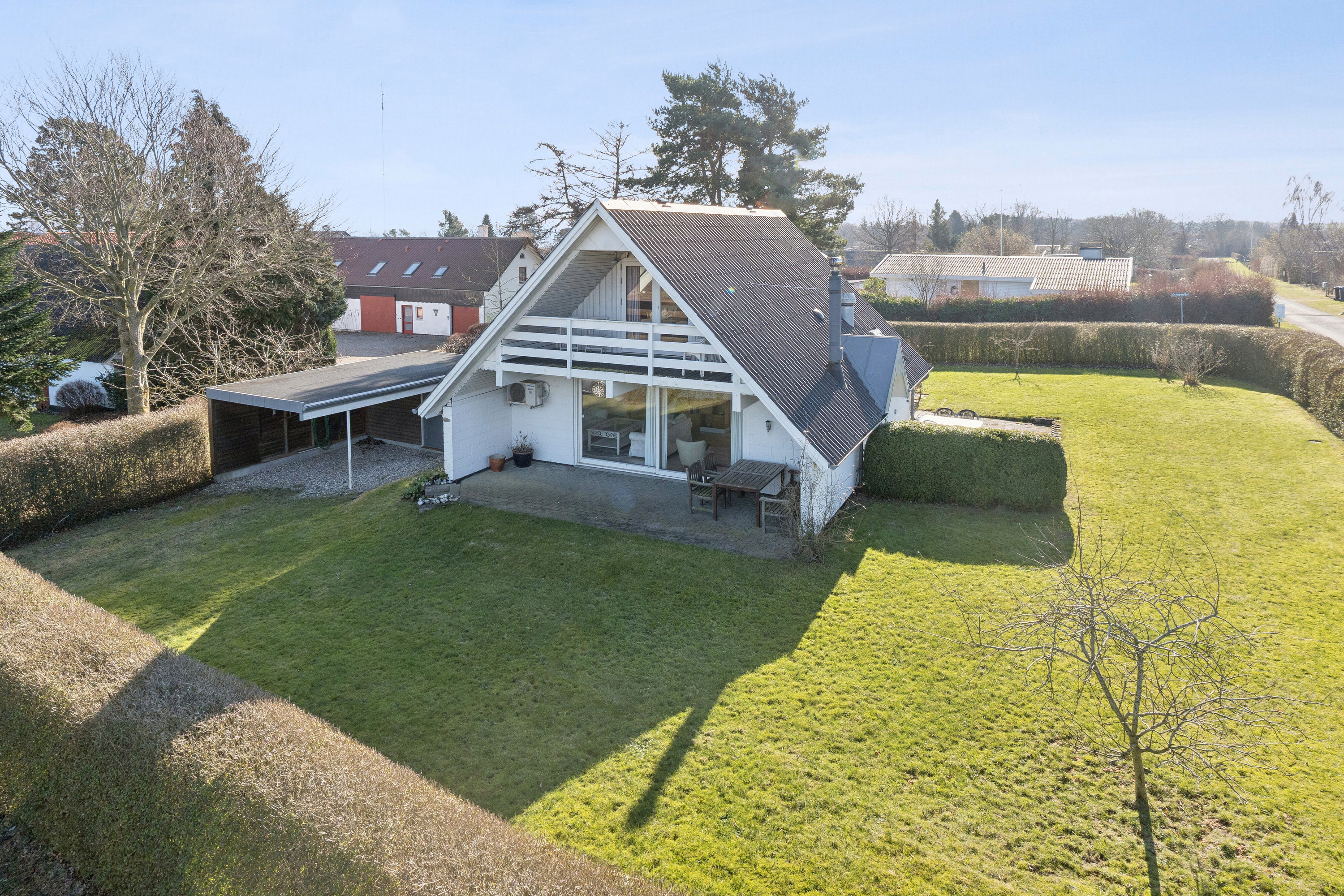 Fremhævet set fra haven billede i fuldskærmstilstand. Billede af Slude Strand 4A, 5871 Frørup