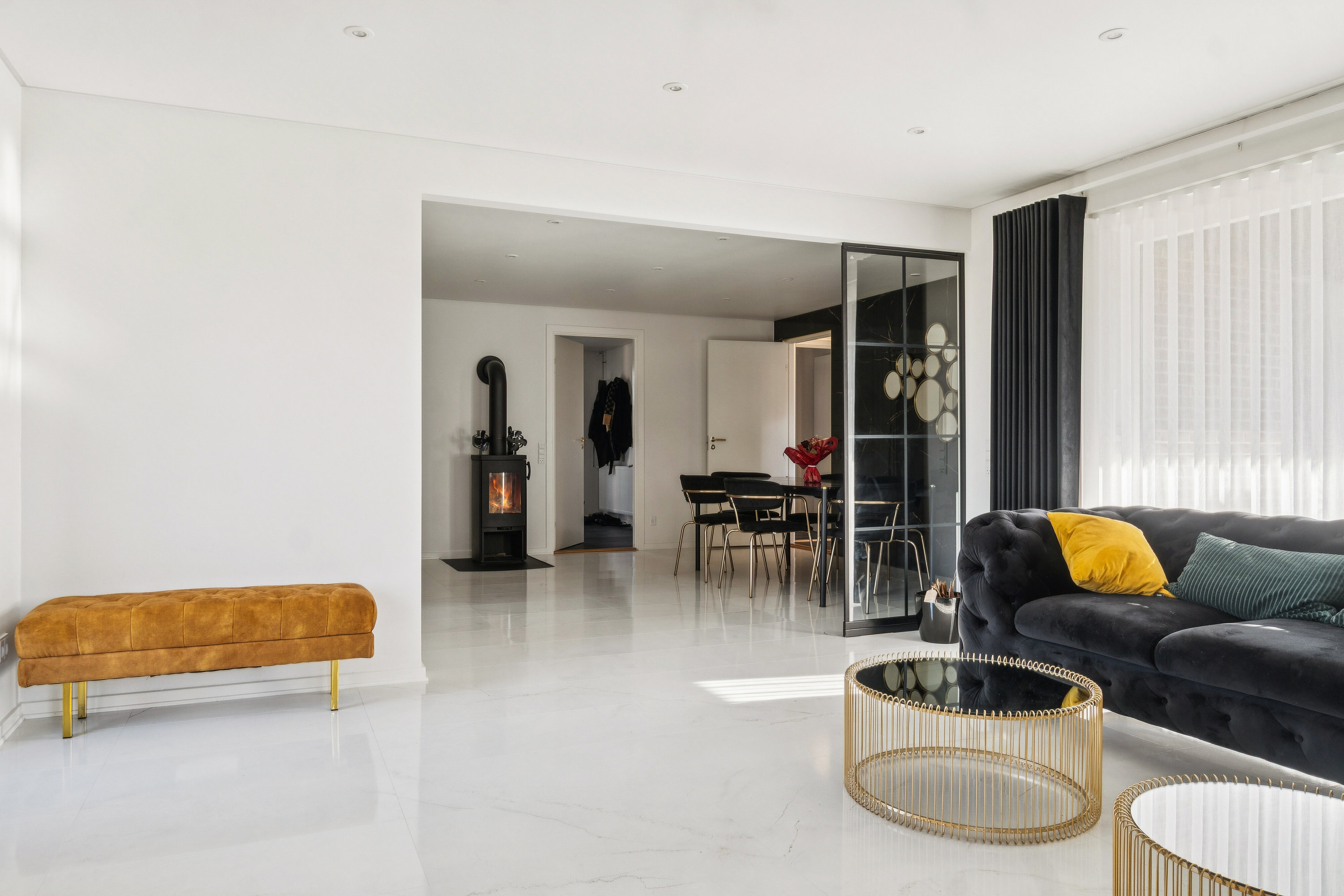 Fremhævet stue billede i fuldskærmstilstand. Billede af Tisetvej 11, Tiset, 8355 Solbjerg