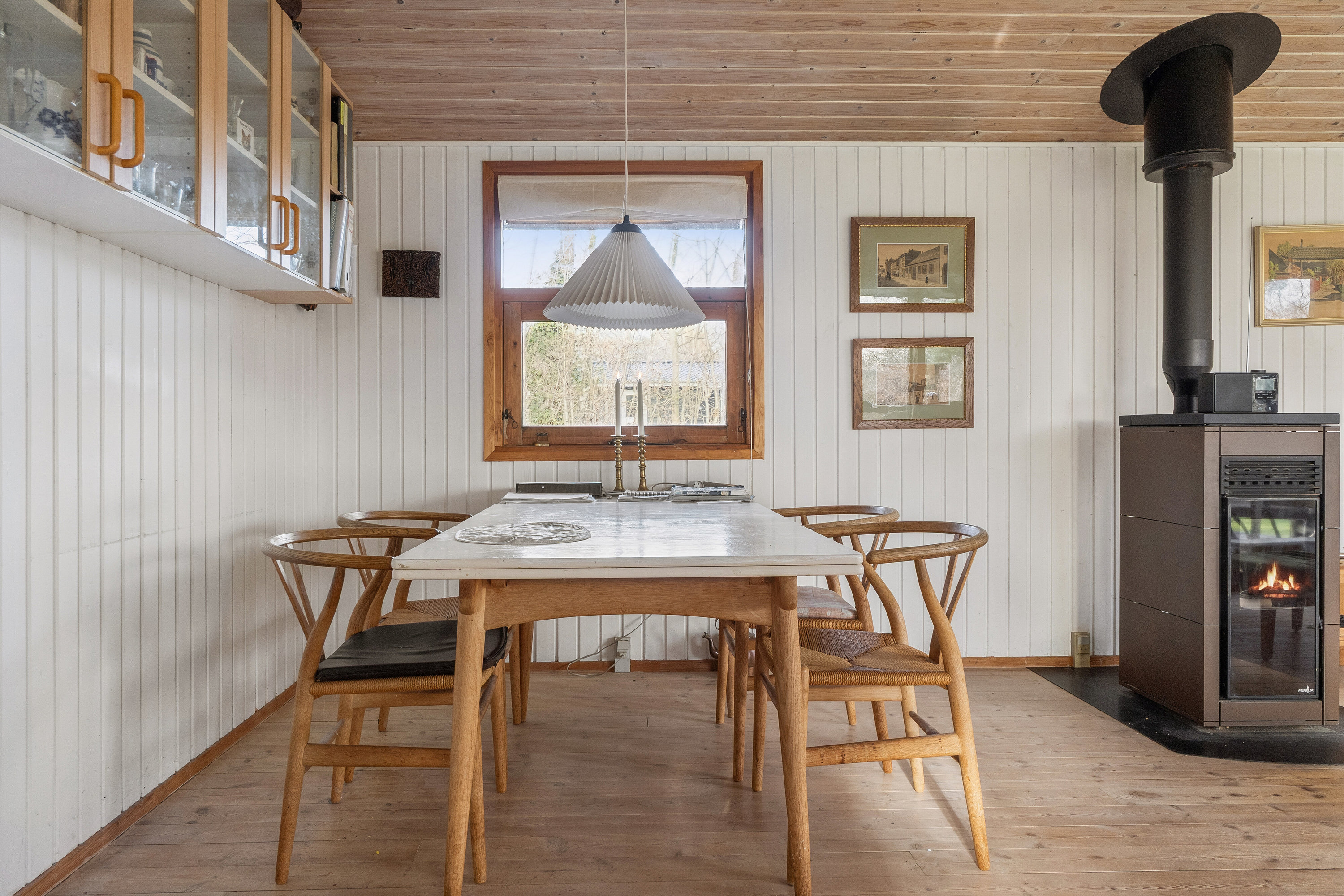 Fremhævet stue billede i fuldskærmstilstand. Billede af Mathilde Nielsensvej 8, Evetofte, 3370 Melby