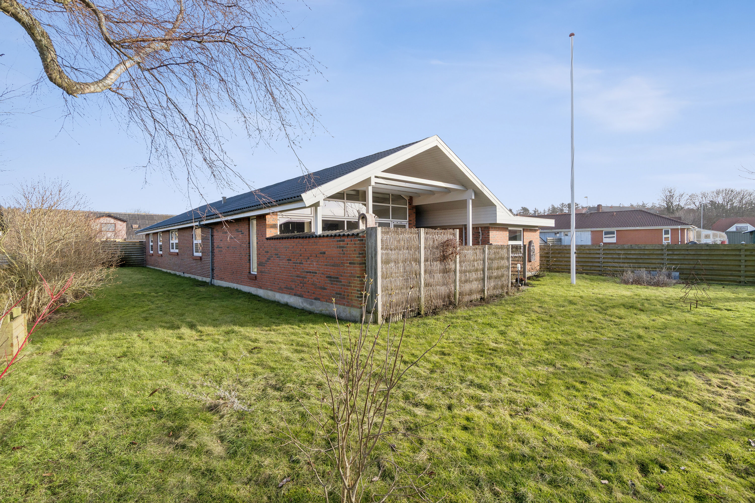 Fremhævet set fra haven billede i fuldskærmstilstand. Billede af Bybakken 45, Ræhr, 7730 Hanstholm