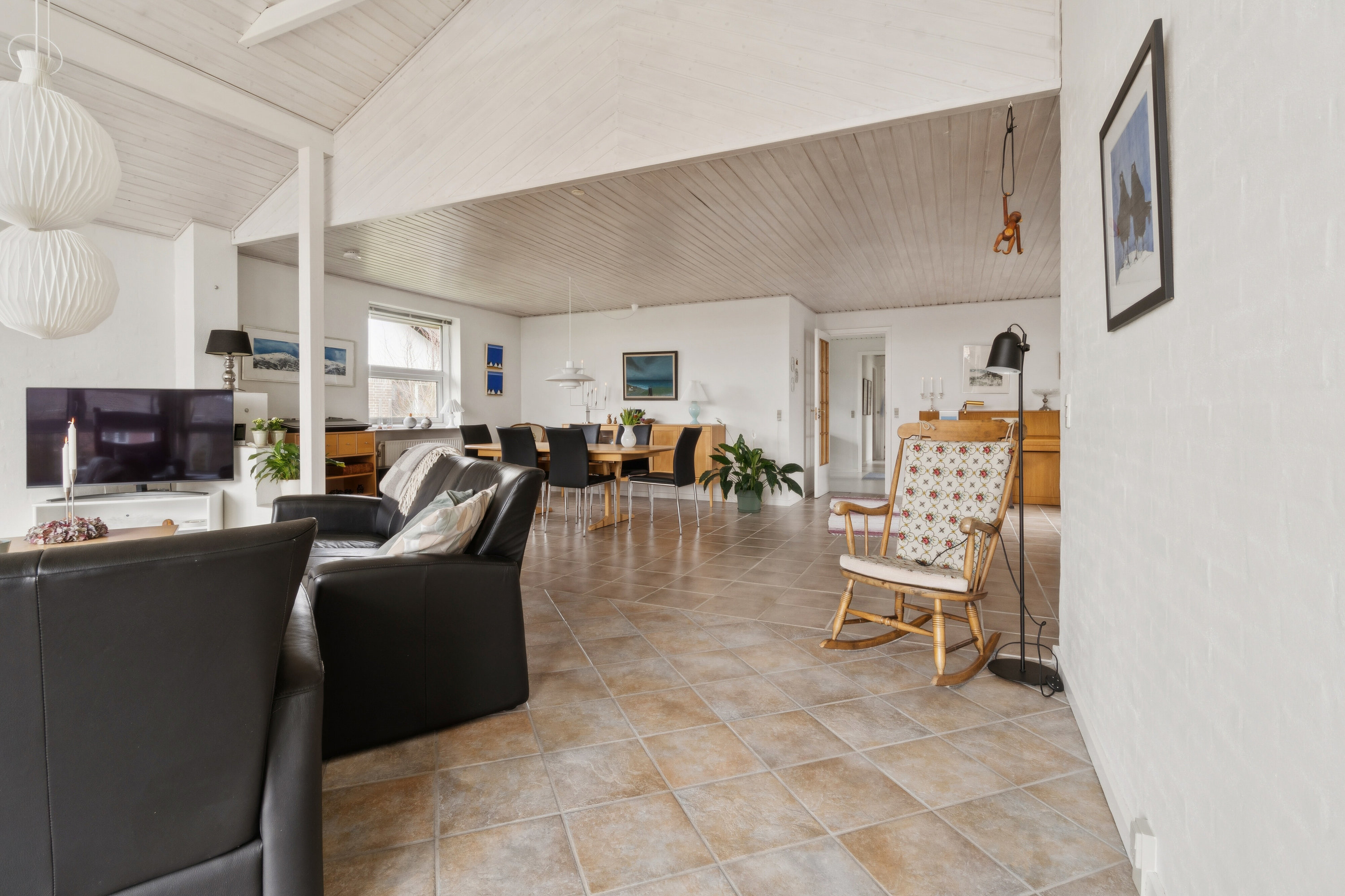 Fremhævet stue billede i fuldskærmstilstand. Billede af Bybakken 45, Ræhr, 7730 Hanstholm