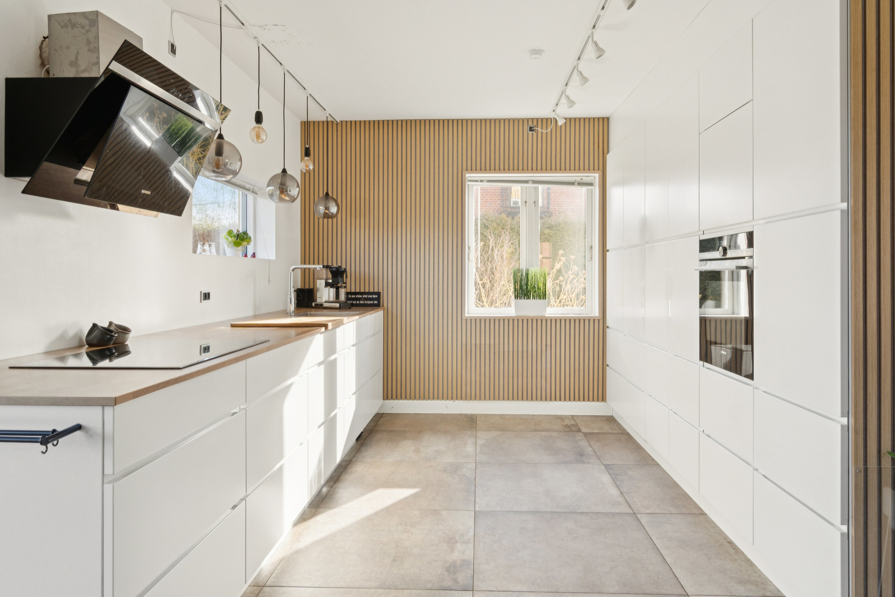 Fremhævet køkken billede i fuldskærmstilstand. Billede af Bakkekammen 1, 4560 Vig