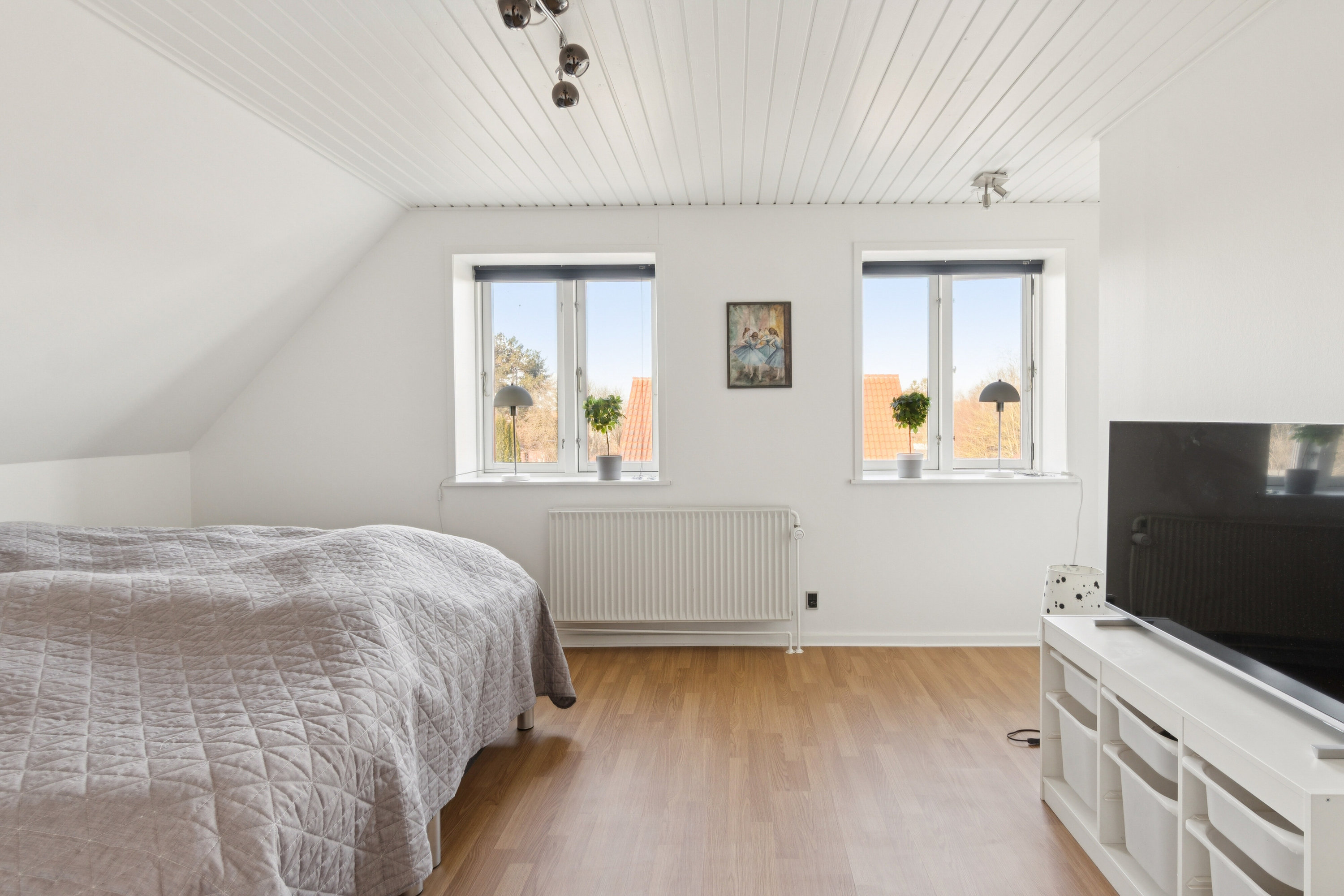 Fremhævet soveværelse billede i fuldskærmstilstand. Billede af Bakkekammen 1, 4560 Vig