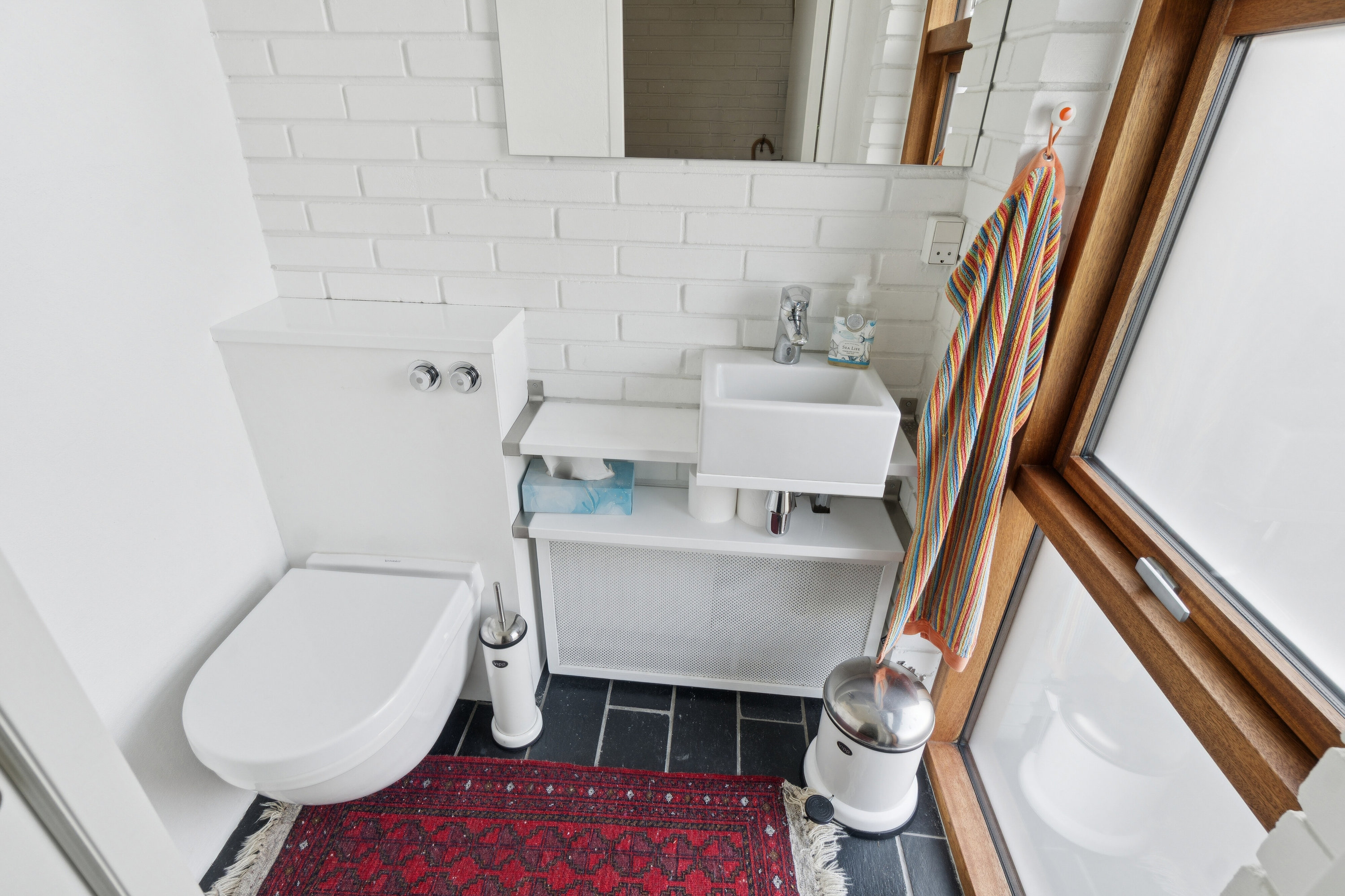 Fremhævet toilet billede i fuldskærmstilstand. Billede af Ryslingevej 1, 8270 Højbjerg