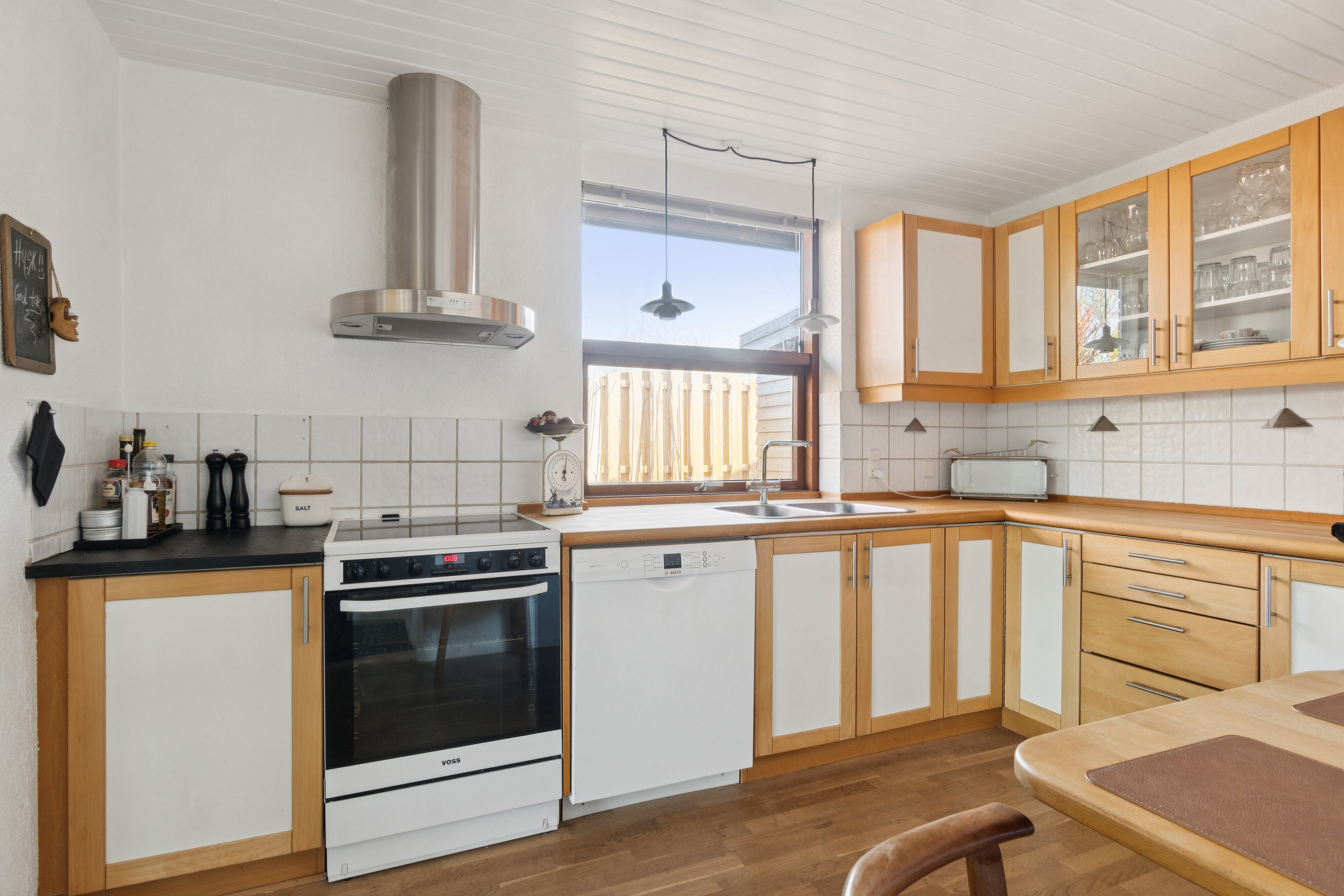 Fremhævet køkken billede i fuldskærmstilstand. Billede af Ryslingevej 1, 8270 Højbjerg