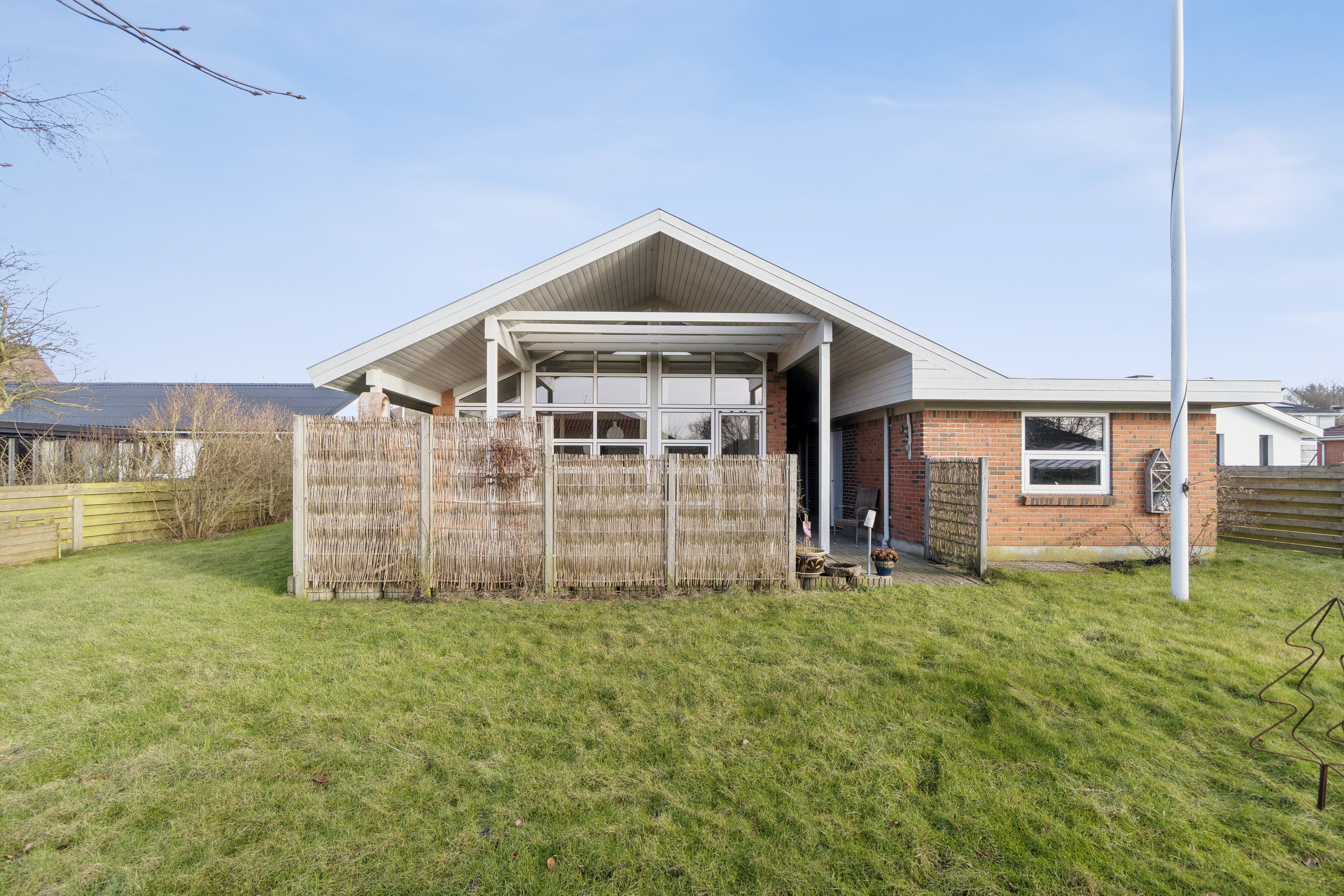 Fremhævet set fra haven billede i fuldskærmstilstand. Billede af Bybakken 45, Ræhr, 7730 Hanstholm