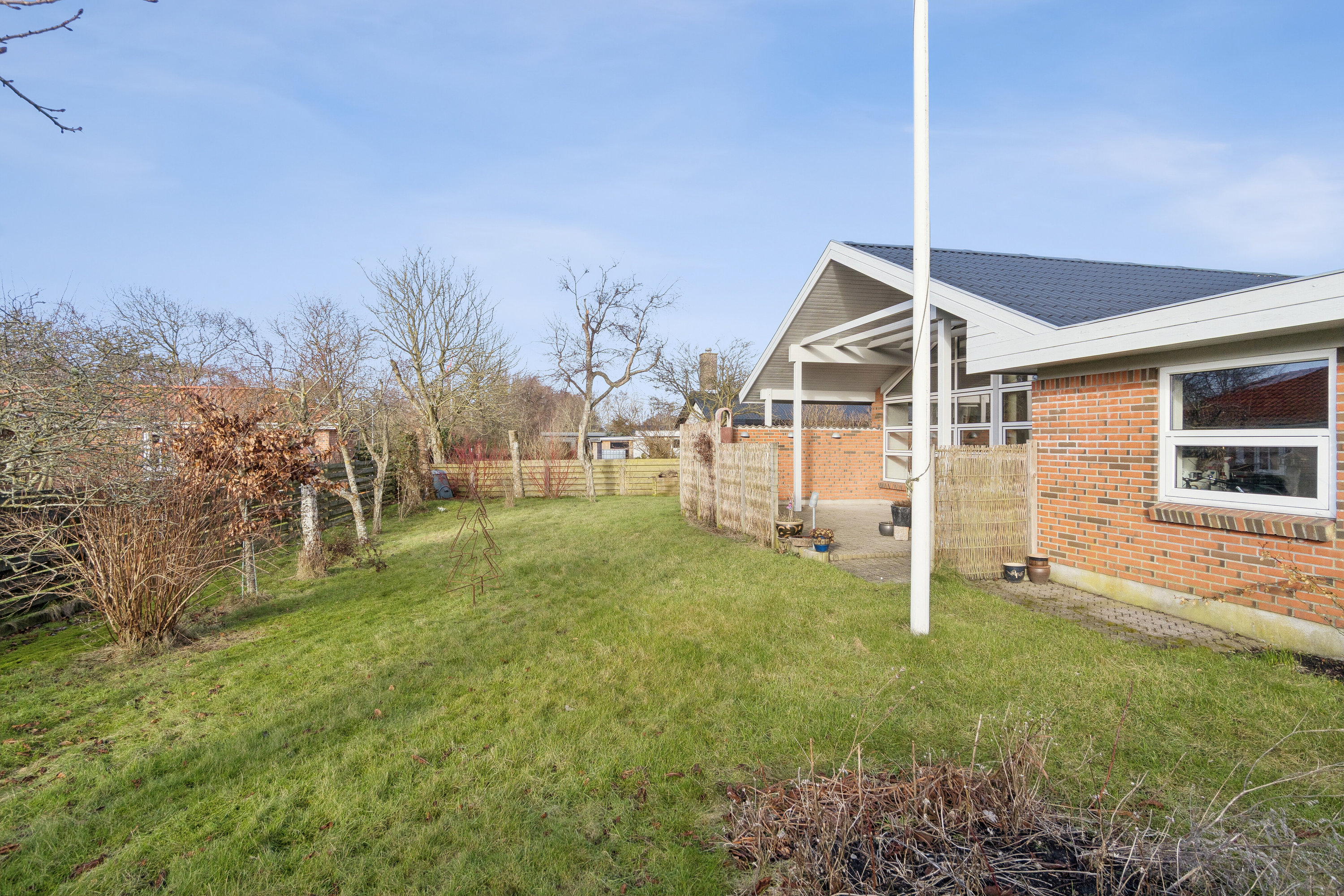 Fremhævet set fra haven billede i fuldskærmstilstand. Billede af Bybakken 45, Ræhr, 7730 Hanstholm